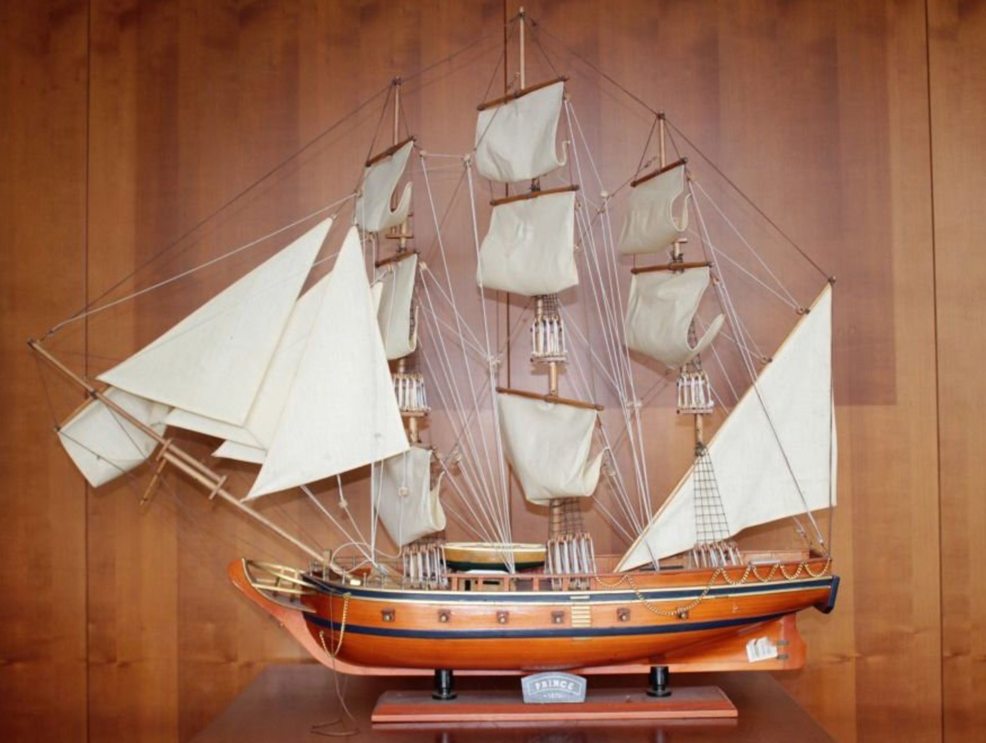 Schiffsmodell "Prince 1670" auf Stand, Holz, H-95cm L-110cm B-20vm. KEIN VERSAND MÖGLICH