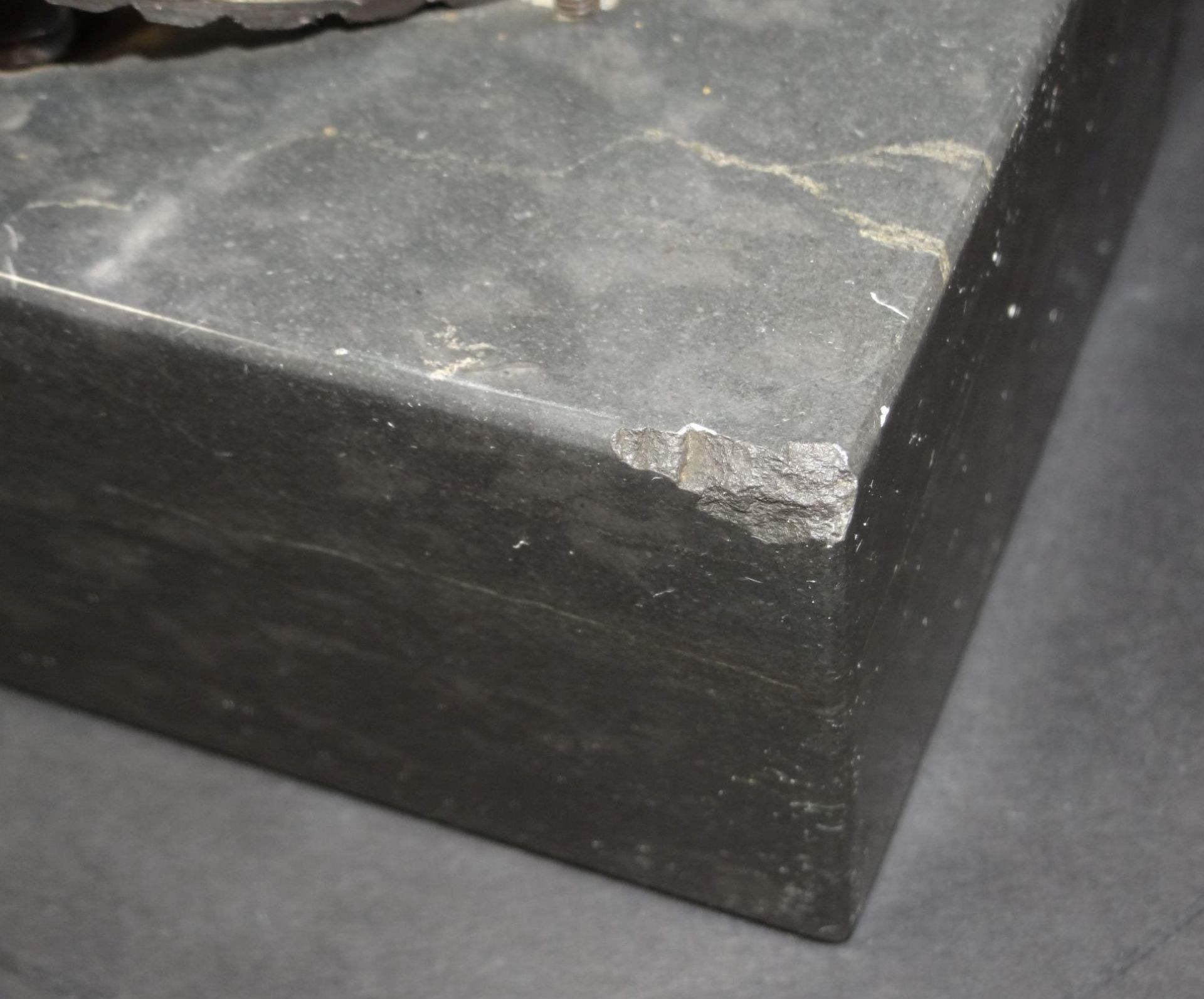 Zinkguss-Figur eines Metallarbeiters auf Steinsockel, H-32 cm - Bild 7 aus 9
