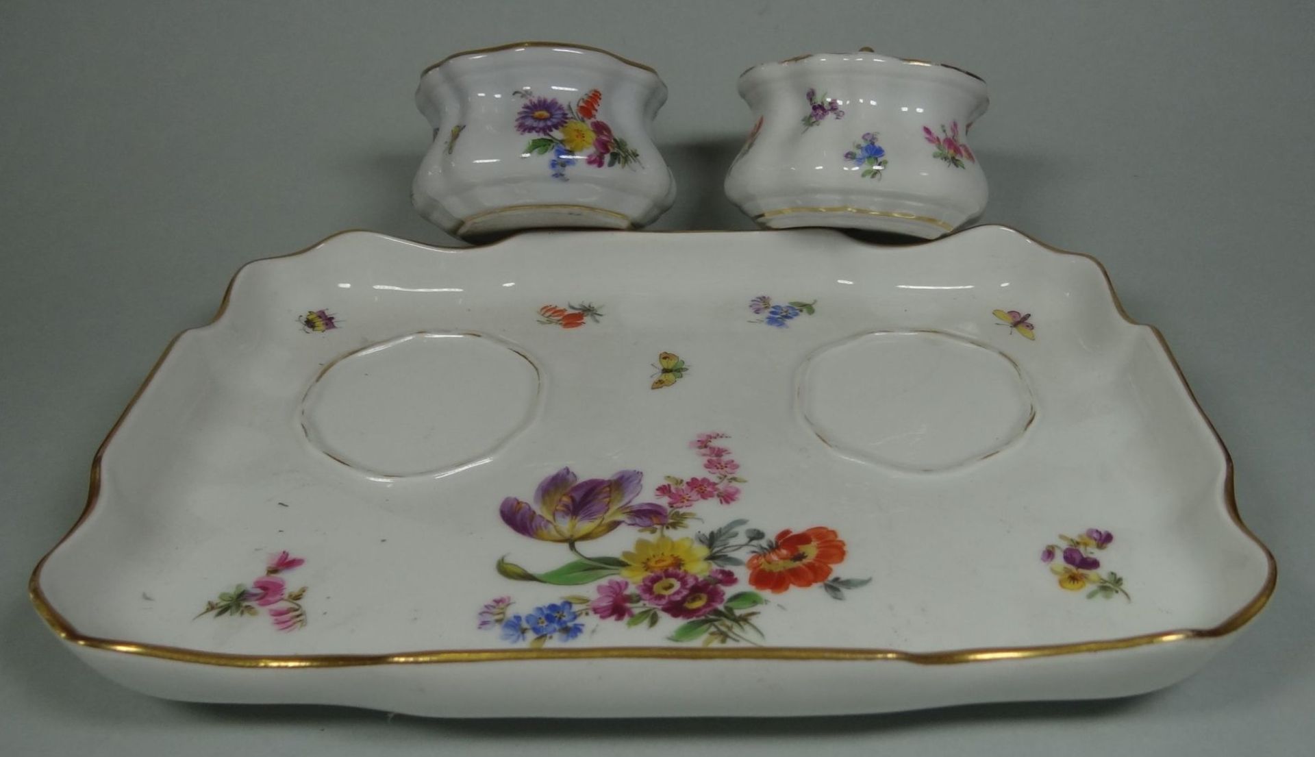 Tablett mit 2 Tintenfässern "Meissen", Blumenmalerei, 1.Wahl, einmal Innenrand bestossen, 22x16 c - Bild 2 aus 7