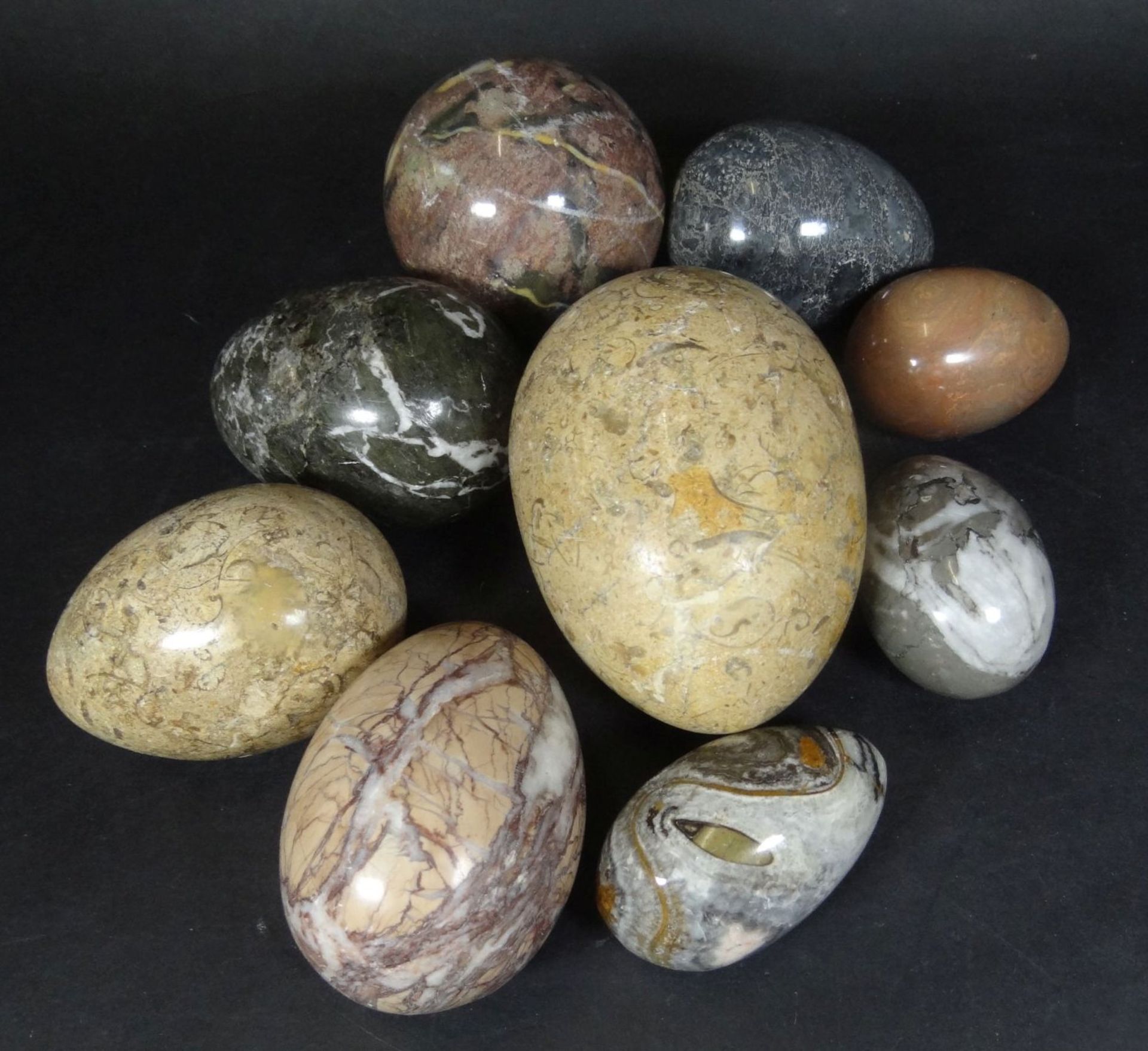 9x div. Stein-Eier und Kugeln, poliert, von 4,5 bis 9cm