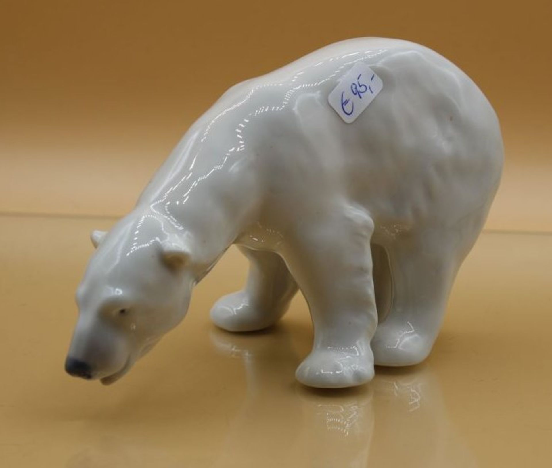 schnüffelnder Eisbär, Royal Copenhagen, 20. Jhd., Modellnr. 321, Entw. Carl Johan Bonnesen, H-9cm