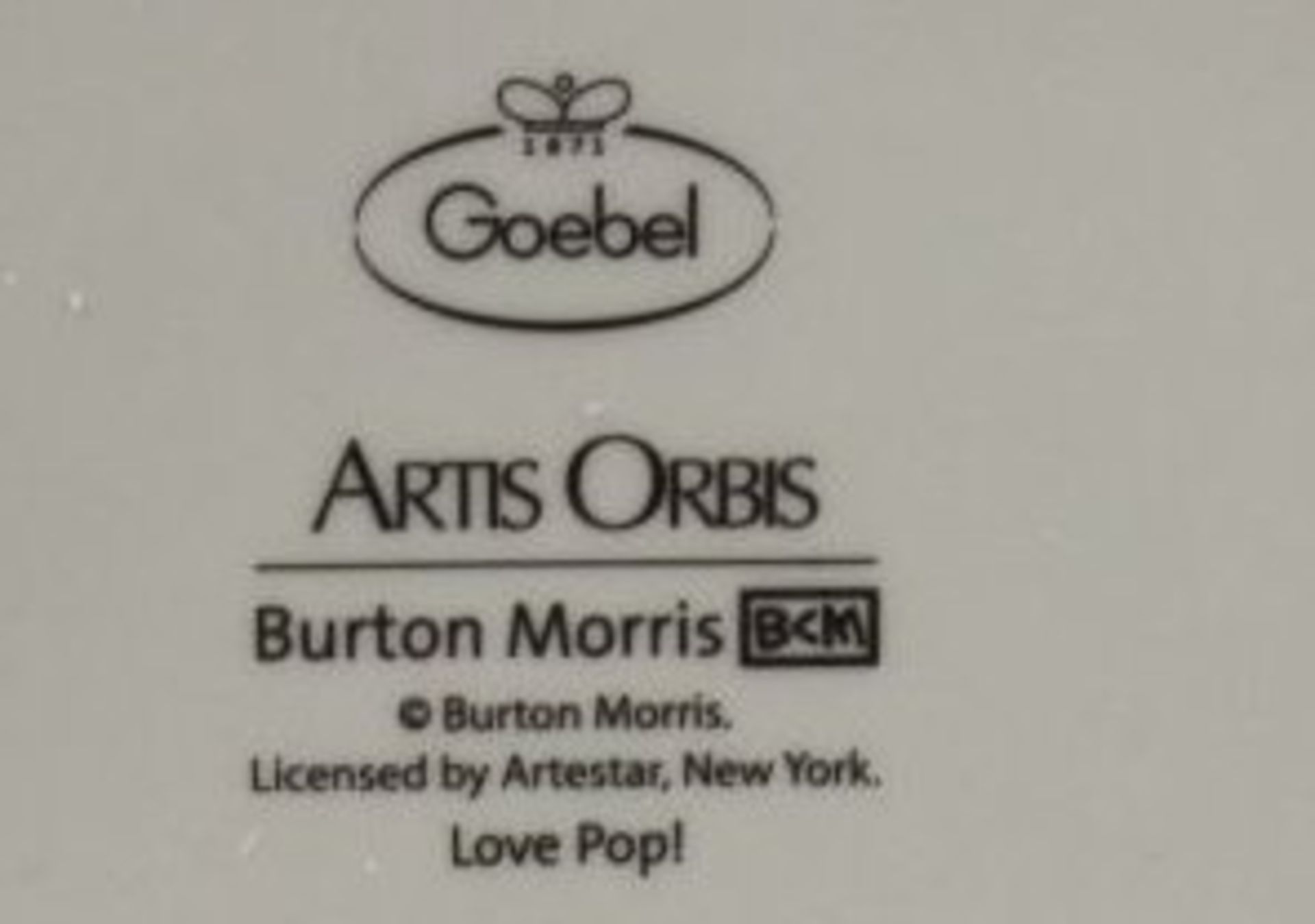 Goebel-Figur "Love Pop", Artis Orbis, Entw. Burton Morris, orig. Karton, H-12cm B-9cm. - Bild 5 aus 5