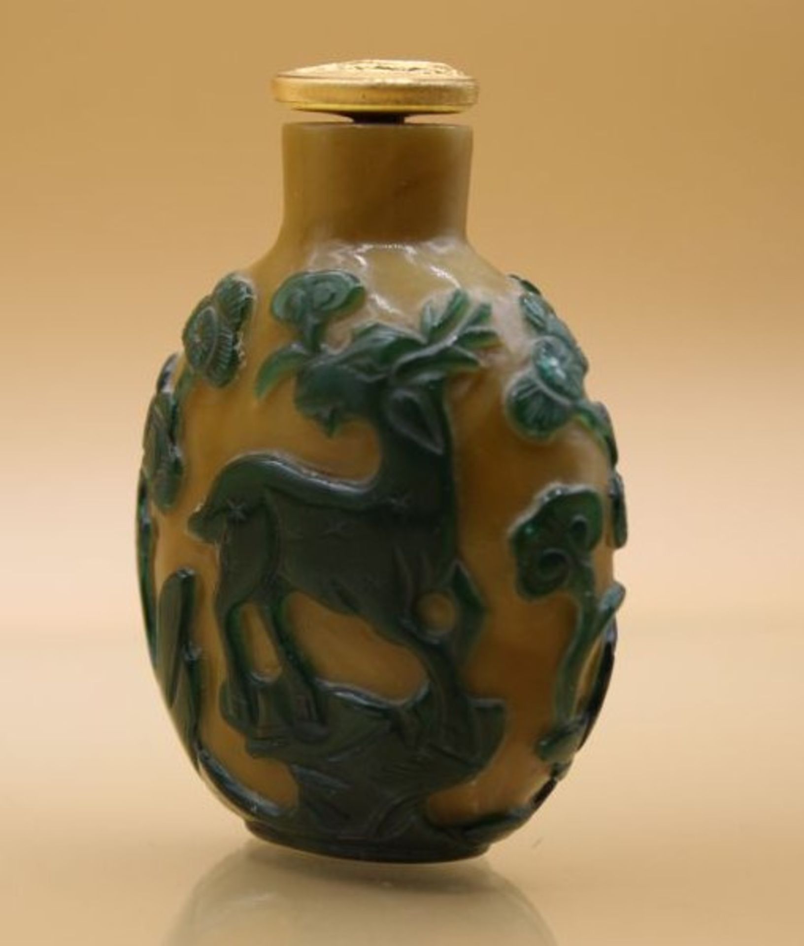 fein gearbeitete Snuff-Bottle, China, wohl 18./19. Jhd., geschnittene Tierdarstellungen, H-6cm. - Bild 2 aus 5