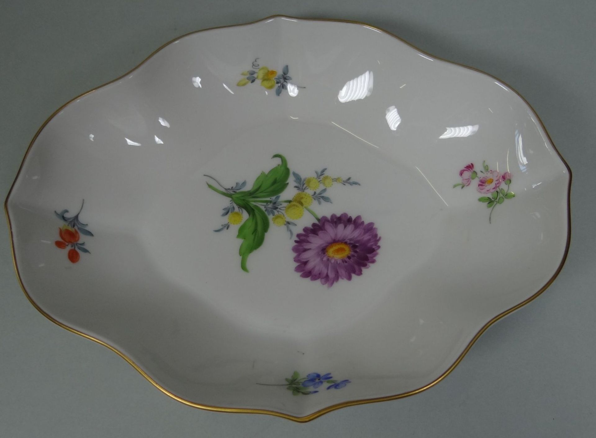 ovale Schale "Meissen" Streublümchen, Schwertermarke mit Unterstrich, H-4 cm, 19x15 c