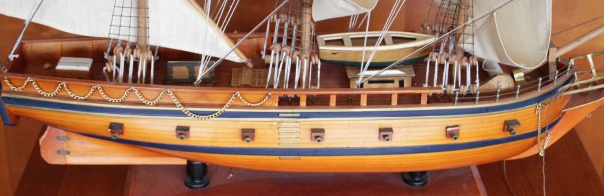 Schiffsmodell "Prince 1670" auf Stand, Holz, H-95cm L-110cm B-20vm. KEIN VERSAND MÖGLICH - Image 6 of 6