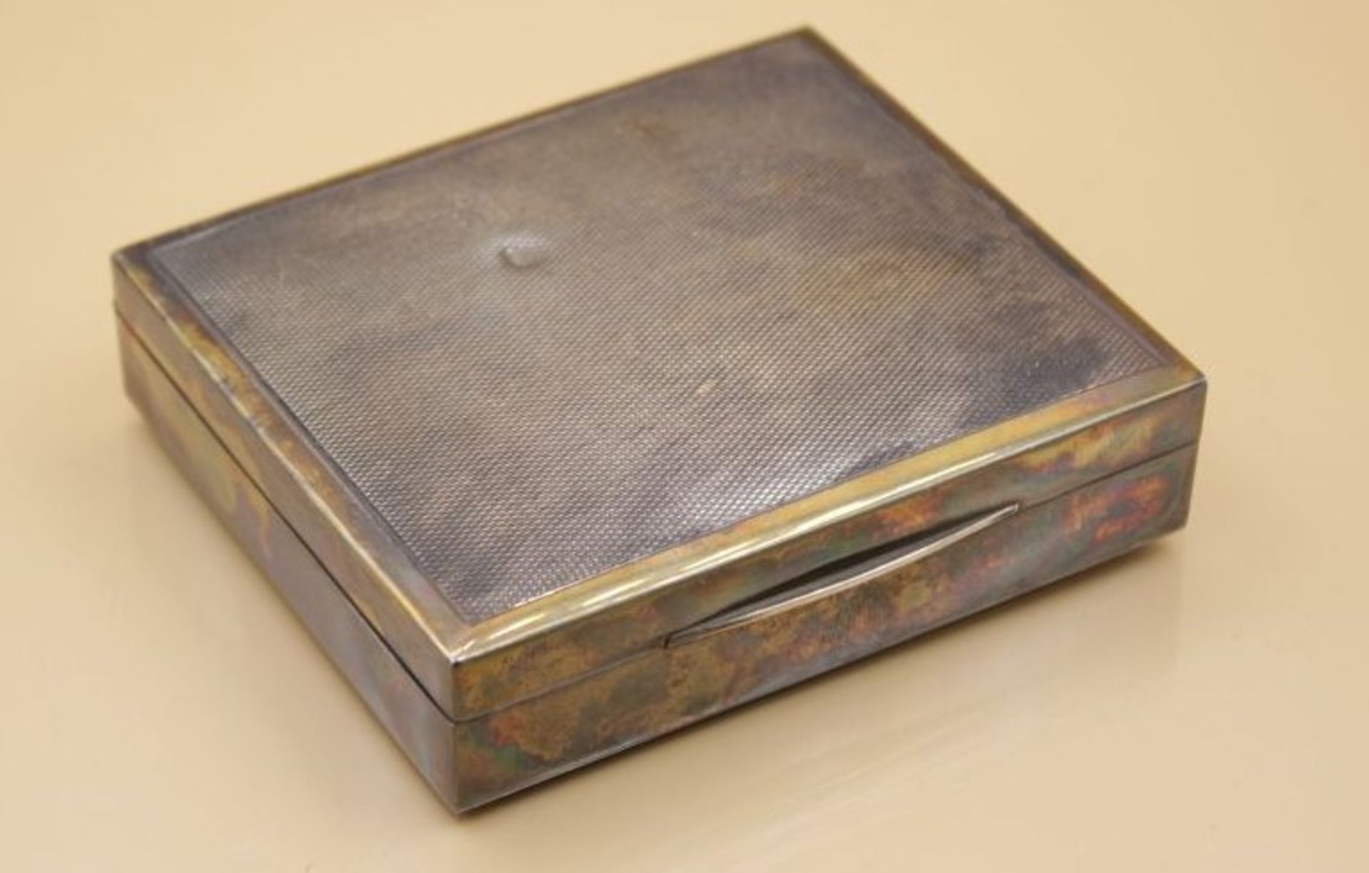 Zigarettendose, Silber 925, innen Holz, Deckel mit Druckstelle, H-2,5cm B-8,5cm T-10cm.