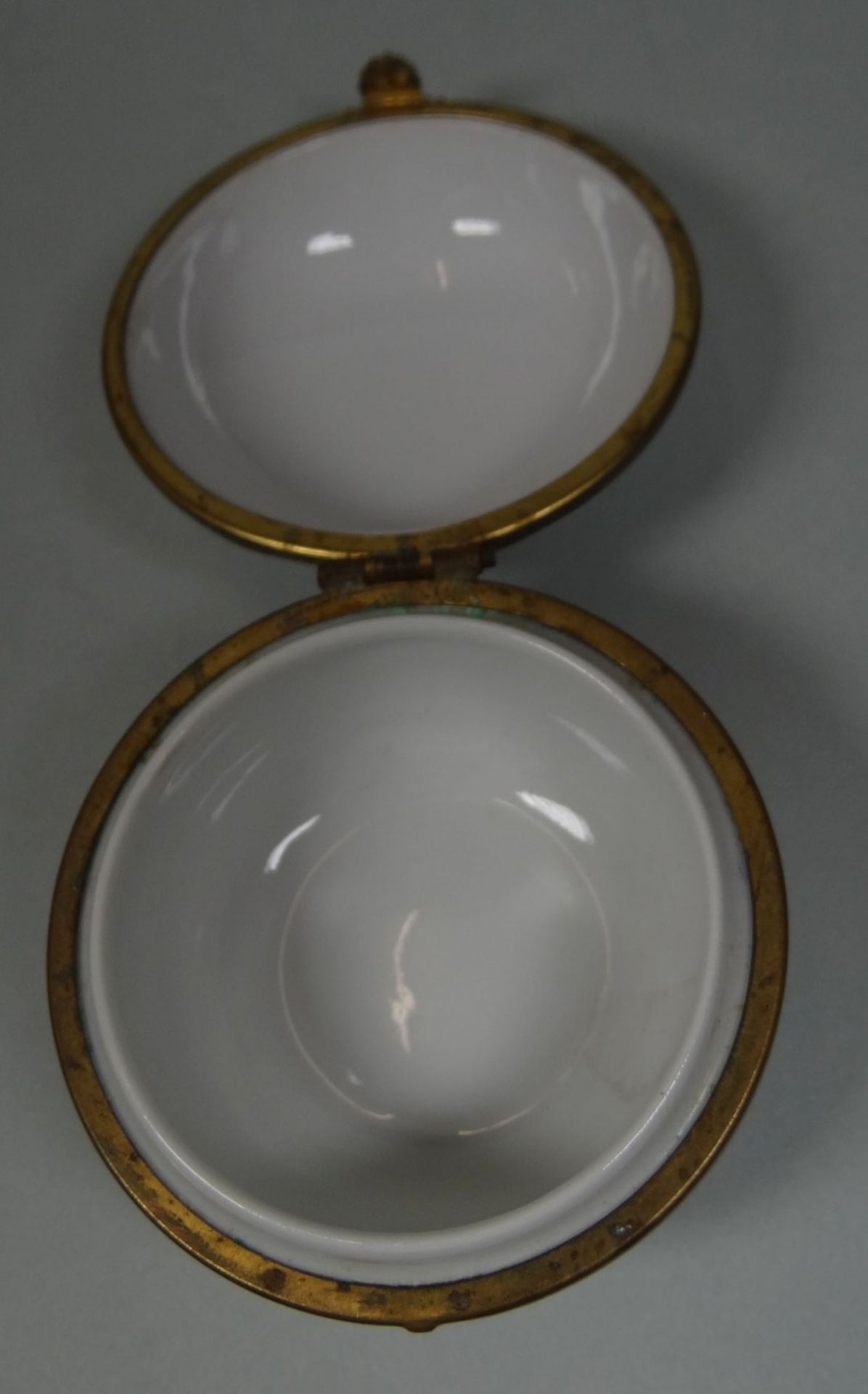 runde Deckeldose, Meissen" Streublümchen, vergold. Bronze-Rand, H-4 cm, D-7 c - Bild 4 aus 4