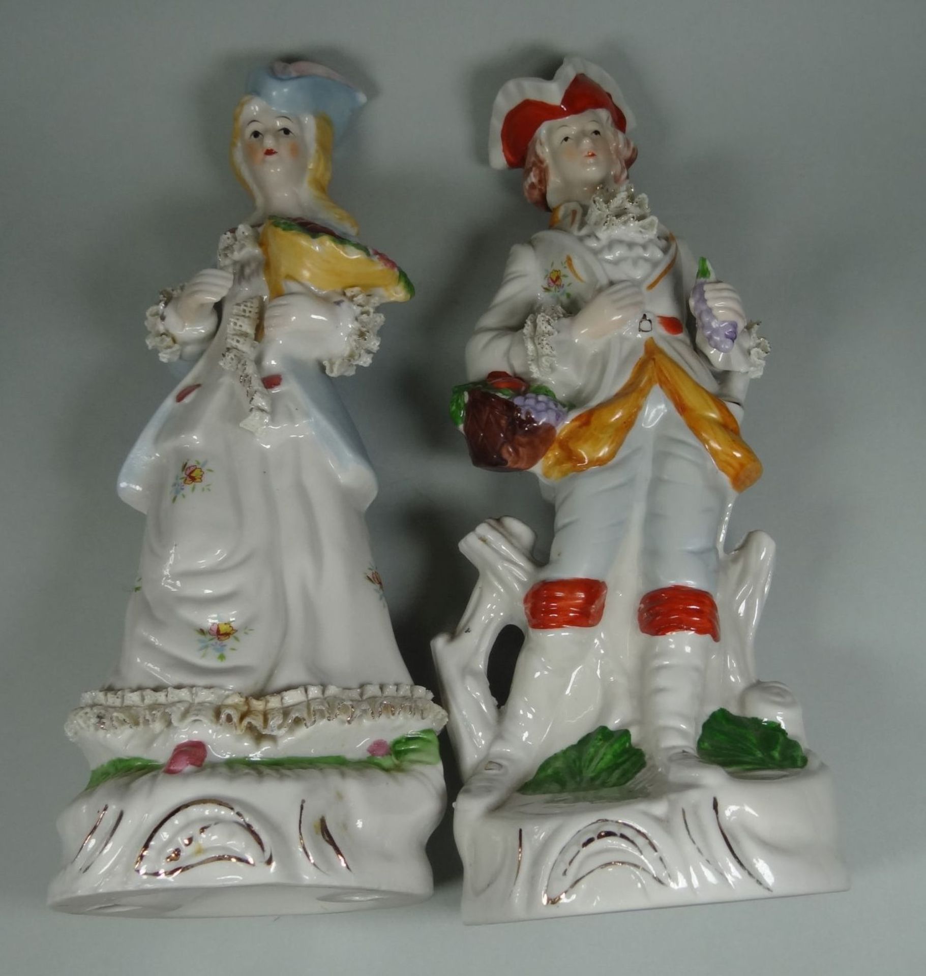 Paar hohe Figuren in Rokoko-Kleidung, bemalt, H-30 cm, tw. etas berieben - Bild 5 aus 5