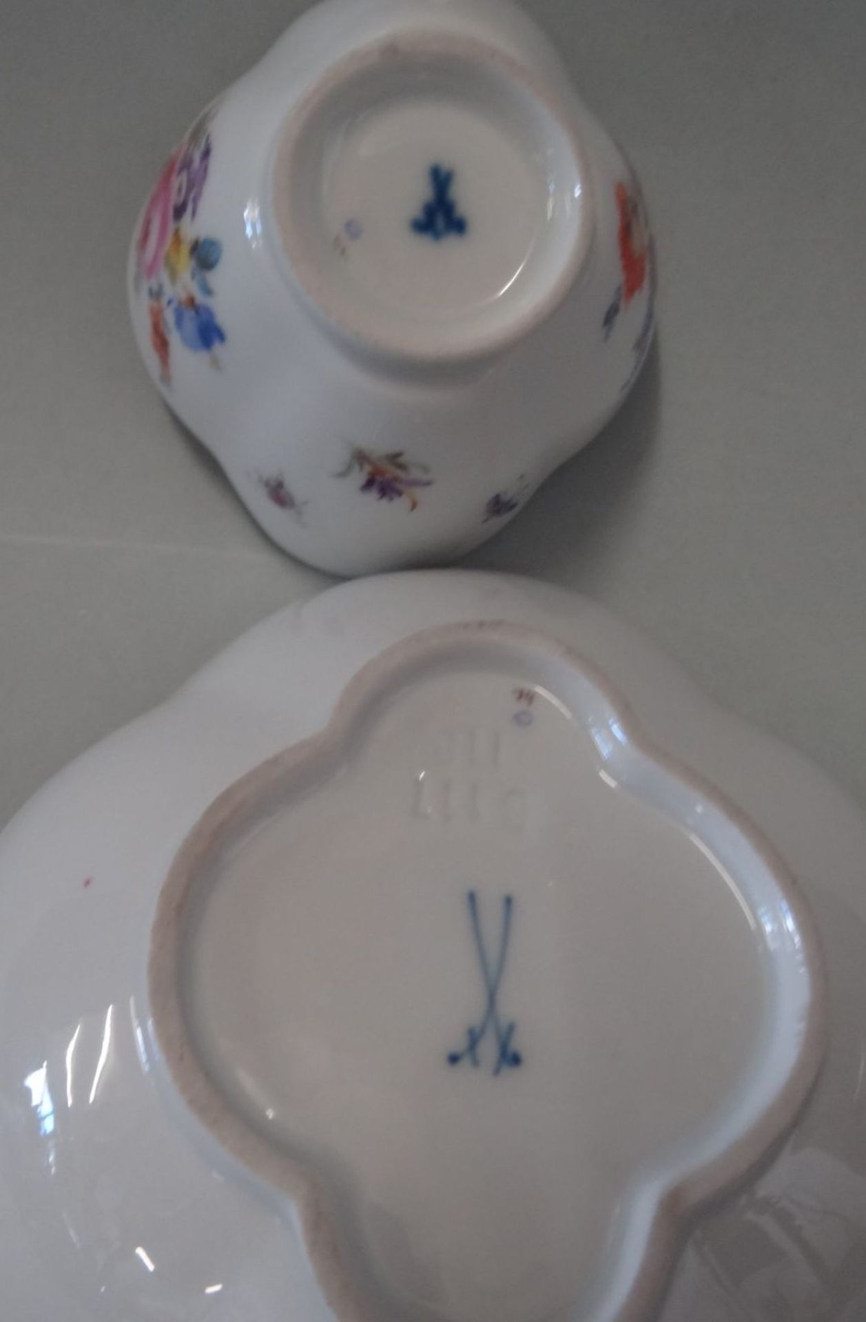 Mokkatasse mit U.T. "Meissen" ovoid, Blumendekor, 1.Wahl - Bild 4 aus 4