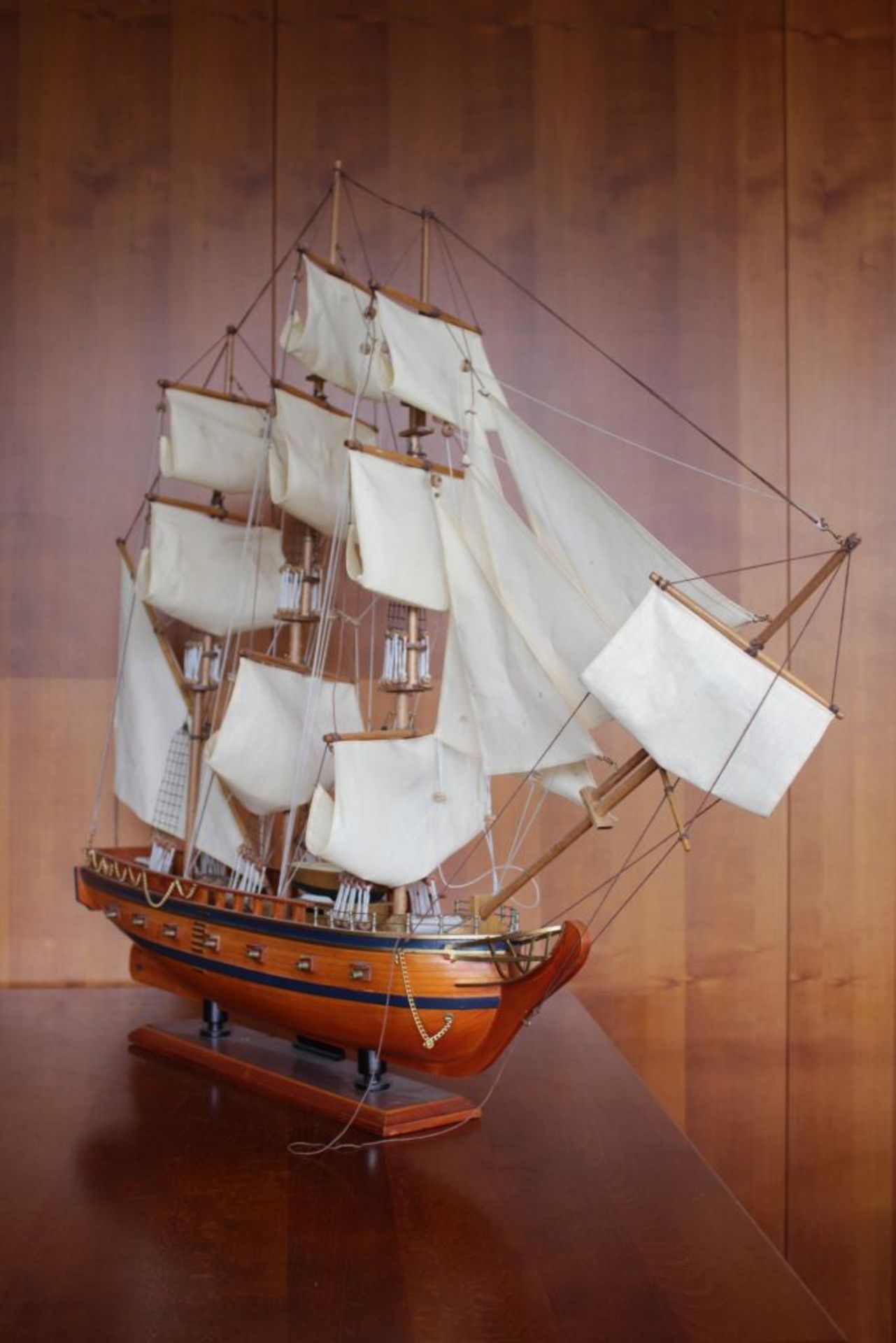 Schiffsmodell "Prince 1670" auf Stand, Holz, H-95cm L-110cm B-20vm. KEIN VERSAND MÖGLICH - Image 4 of 6