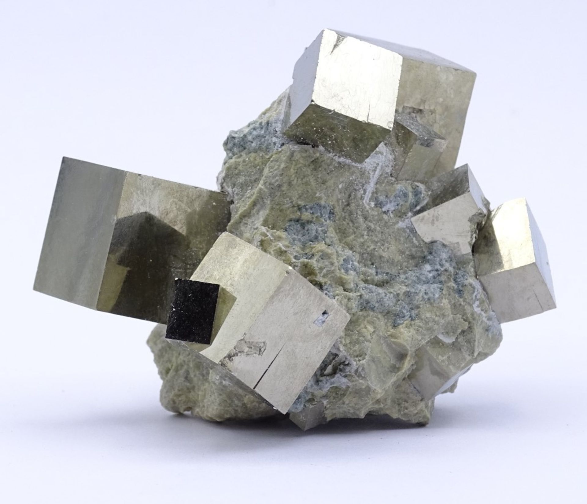 Pyrit Würfel in Stein gefasst,H-4,5x6c
