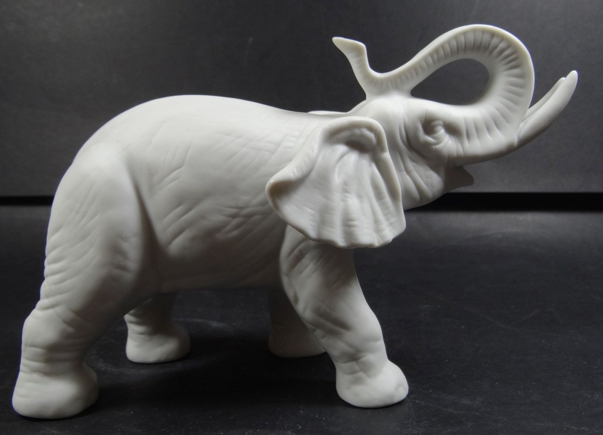 Rosenthal Elefant, weisses Bisquitporzellan, H-12 cm, L-17 cm