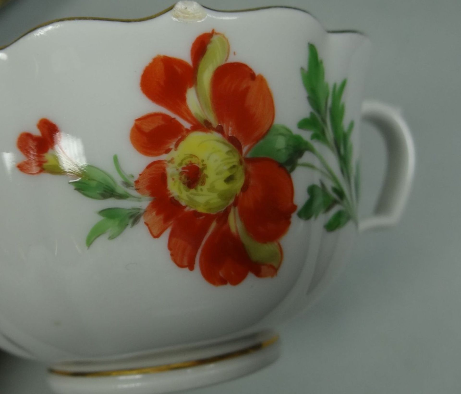 Kaffeegedeck "Meissen" Blumendekor (rot-gelb). Kaffeetasse Rand mit kl.Chip, Schwerter - Bild 2 aus 3