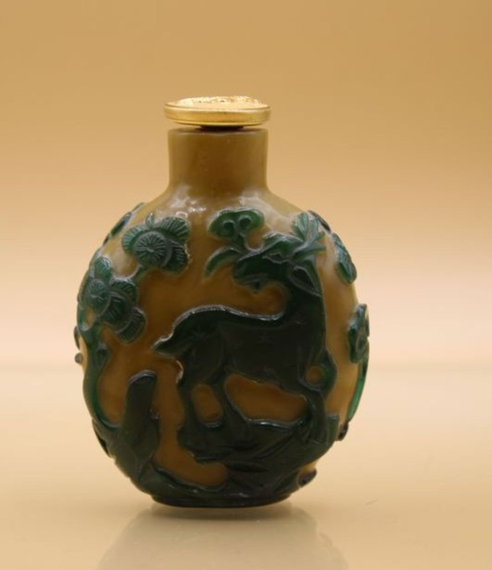 fein gearbeitete Snuff-Bottle, China, wohl 18./19. Jhd., geschnittene Tierdarstellungen, H-6cm. - Bild 3 aus 5