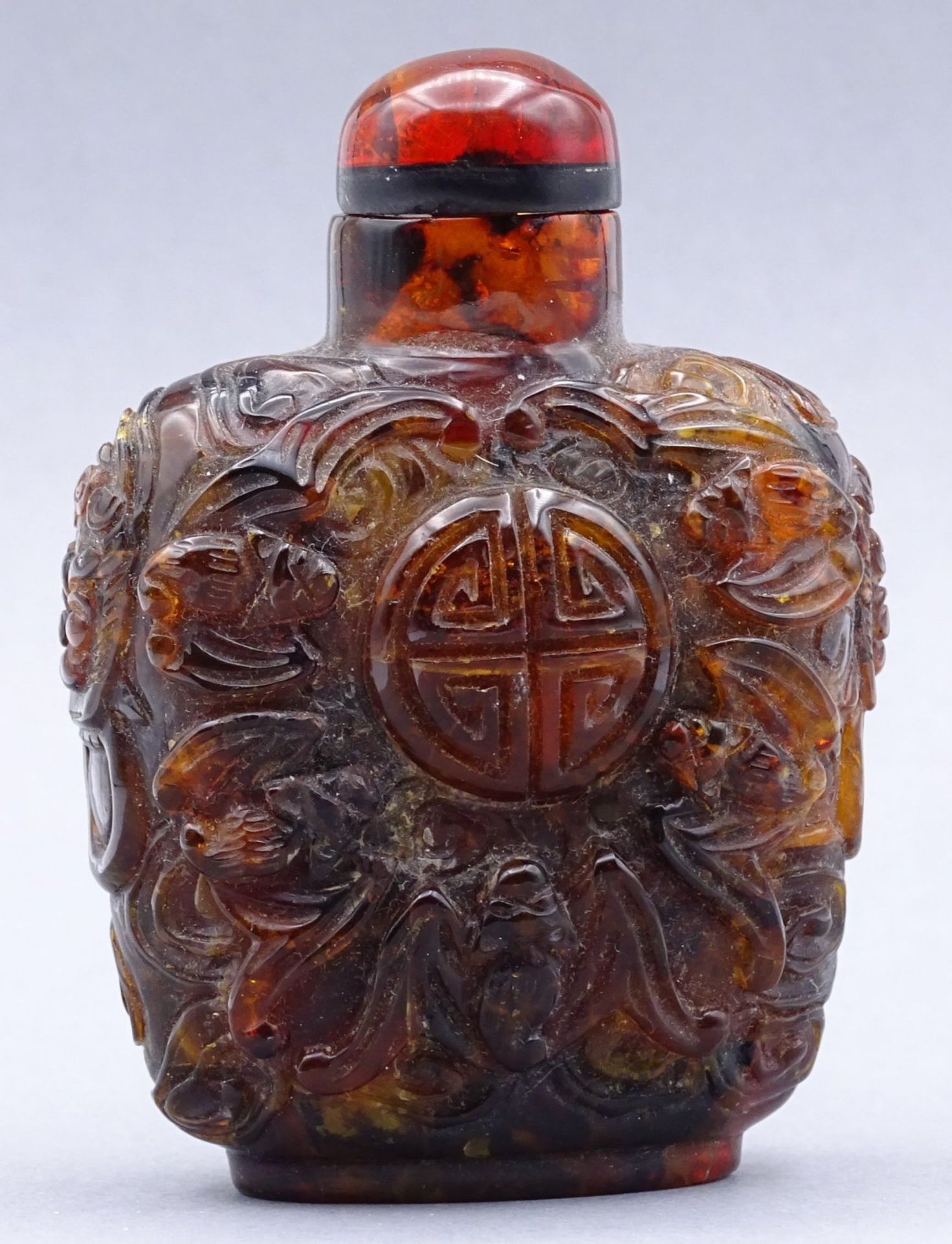 grosse Snuff-Bottle, Bernstein (?) beschnitzt, China, H-7,5 cm, B-5,5 cm, Deckel lose