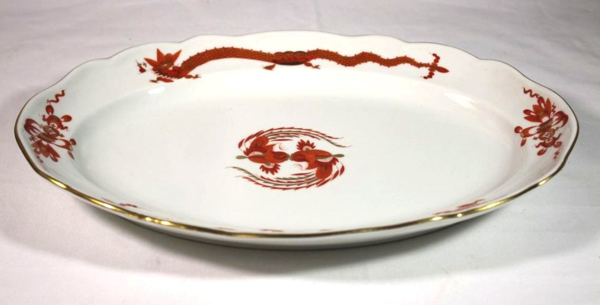 gr. ovale Platte, Meissen, Schwertermarke, roter Drache, 1. Wahl, H-4,5cm 36 x 26cm. - Bild 2 aus 4