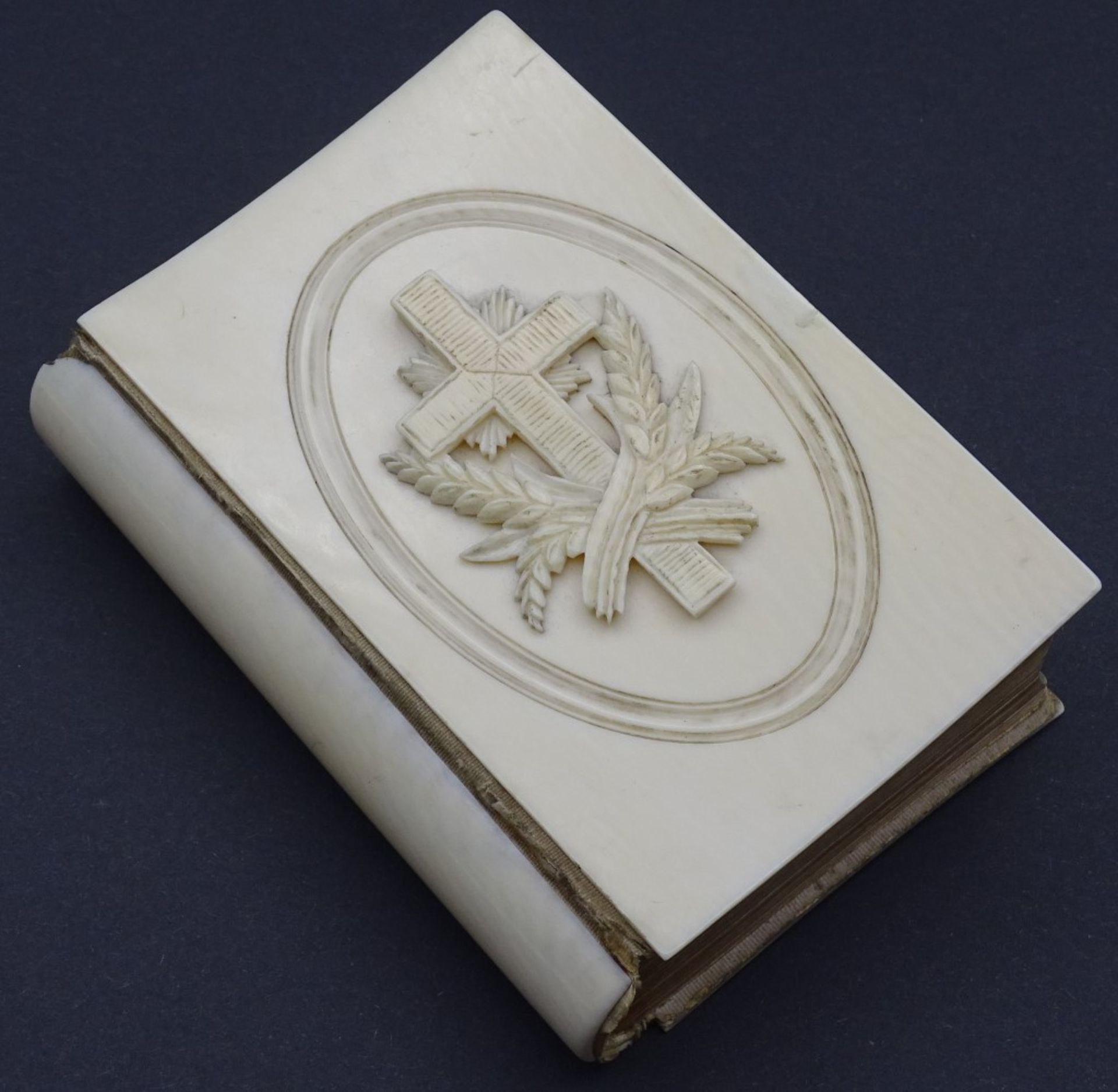 Gebetsbuch mit aufgelegten Kreuz,Elfenbein,Goldschnitt 1887