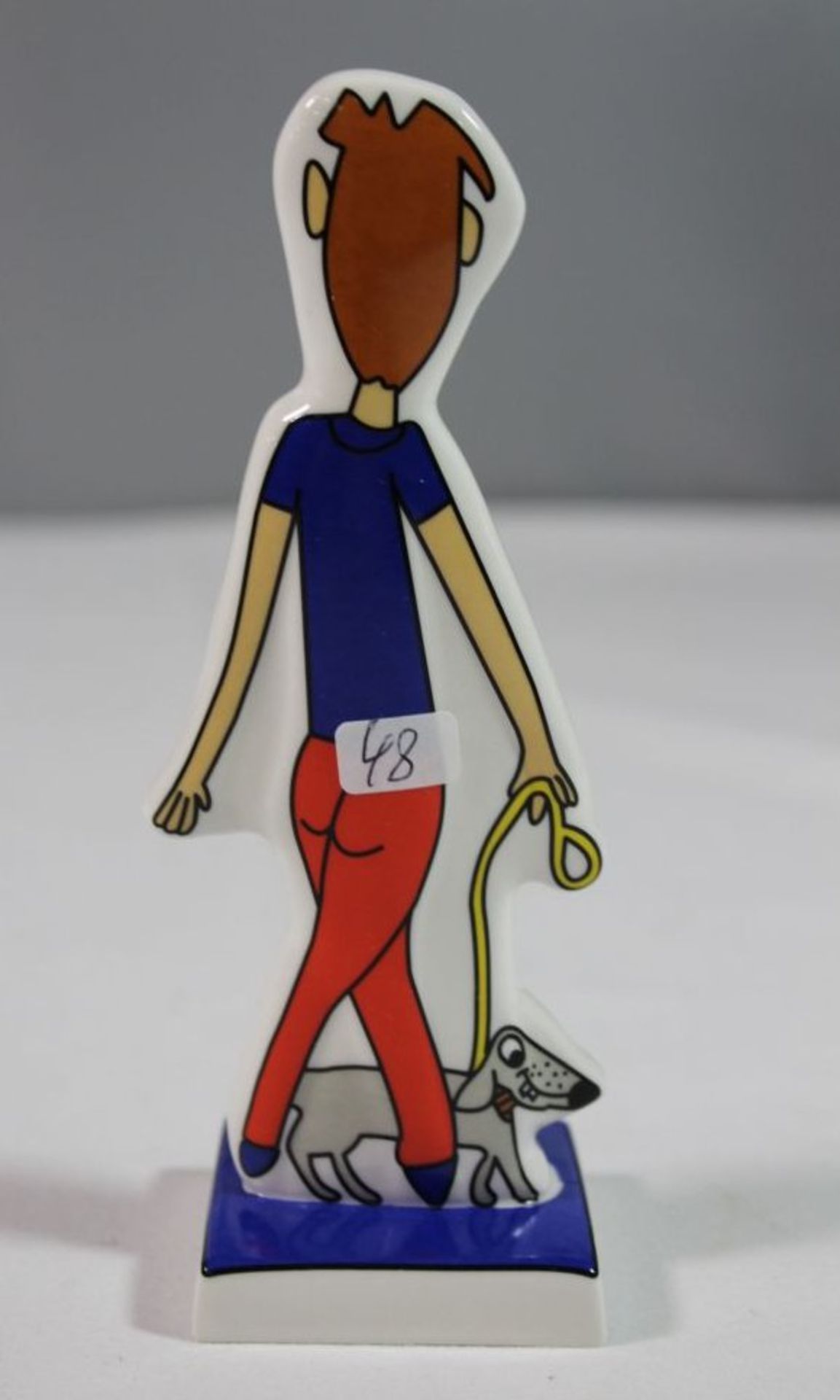 Goebel-Figur "Walk the Dog", Artis-Orbis, Entw. James Rizzi, orig. Karton, ca. H-13,5cm. - Bild 3 aus 4