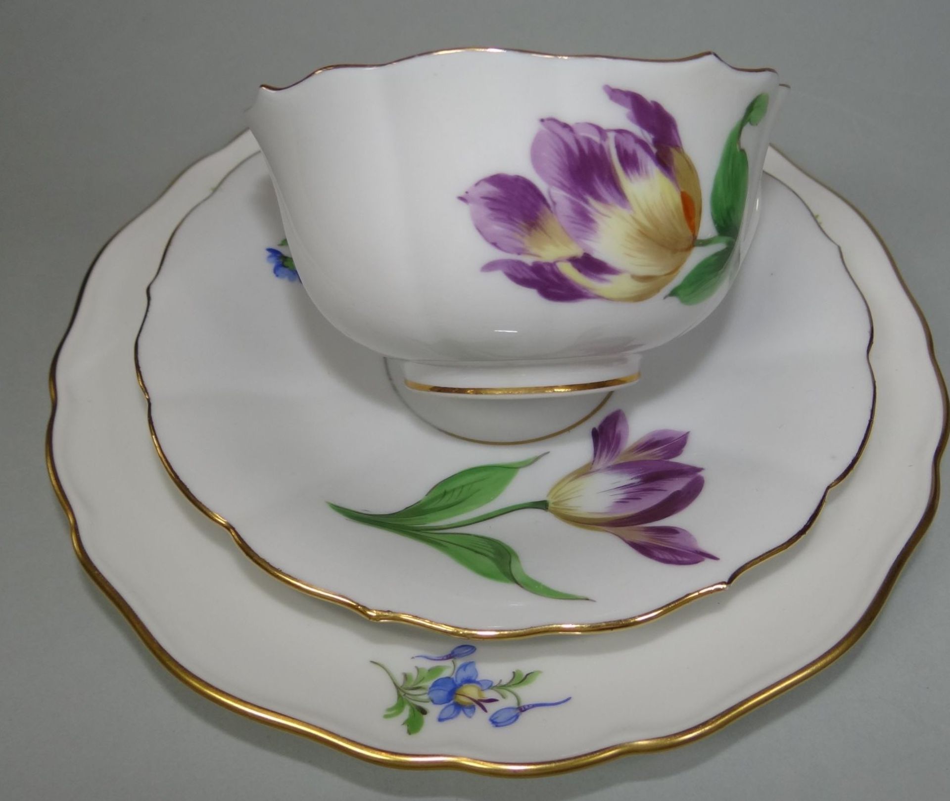 Kaffeegedeck "Meissen" Blumendekor (Lilie), Schwerter durchschliffen