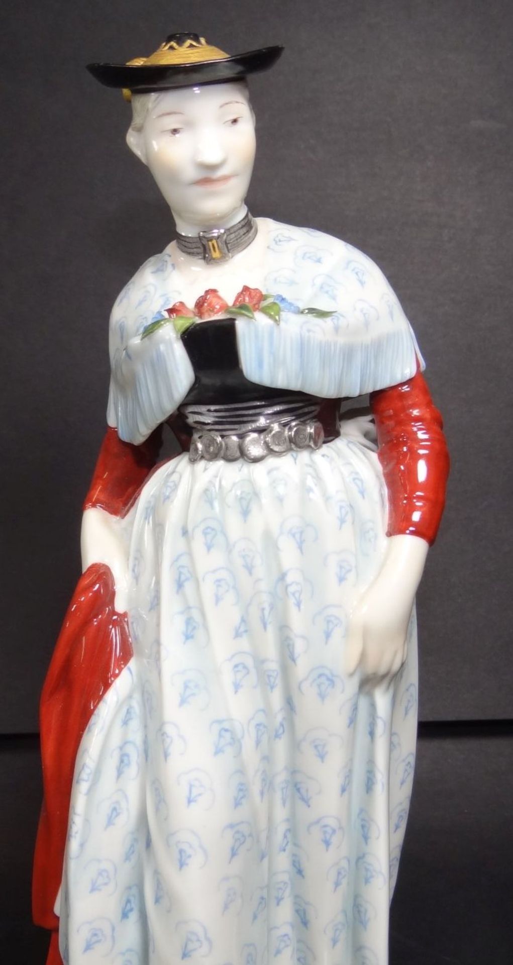 Dame in Tracht "Nymphenburg" bemalt, H-20 cm - Bild 3 aus 6