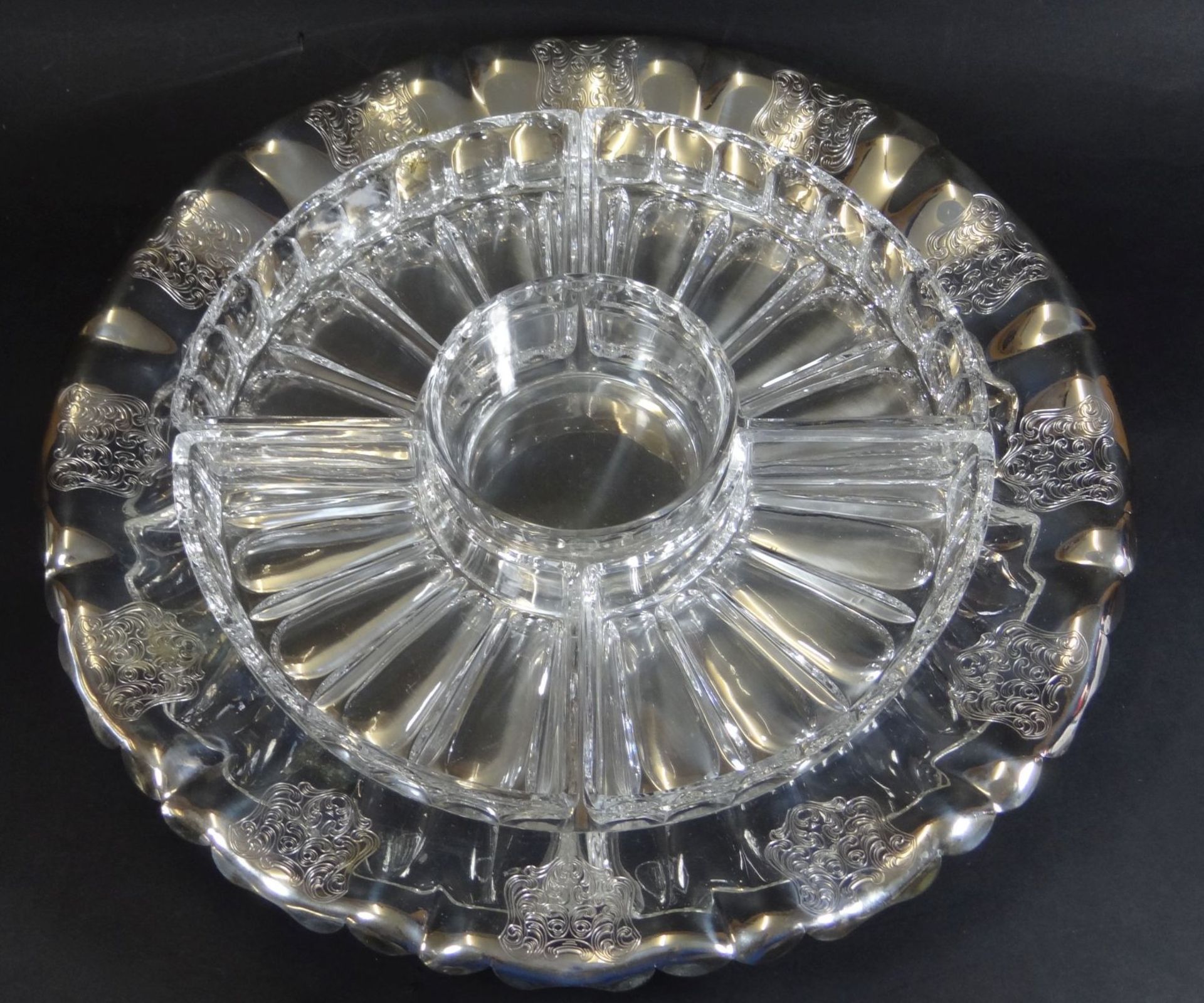 Kristall Kabarette auf versilberter drehbarer Platte, D-33 cm, 1x minim. Chip