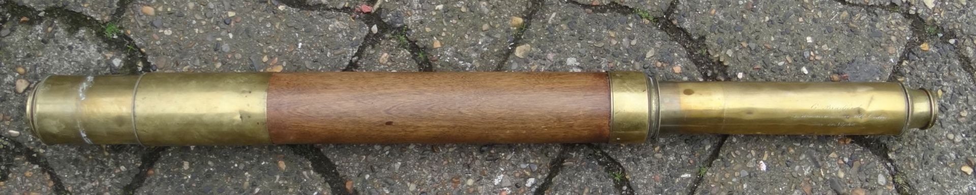 altes, grosses Messing-Fernrohr "G.Bradford" London, mit Holzgriff, L-68 cm,starke Alters-u. - Bild 4 aus 6