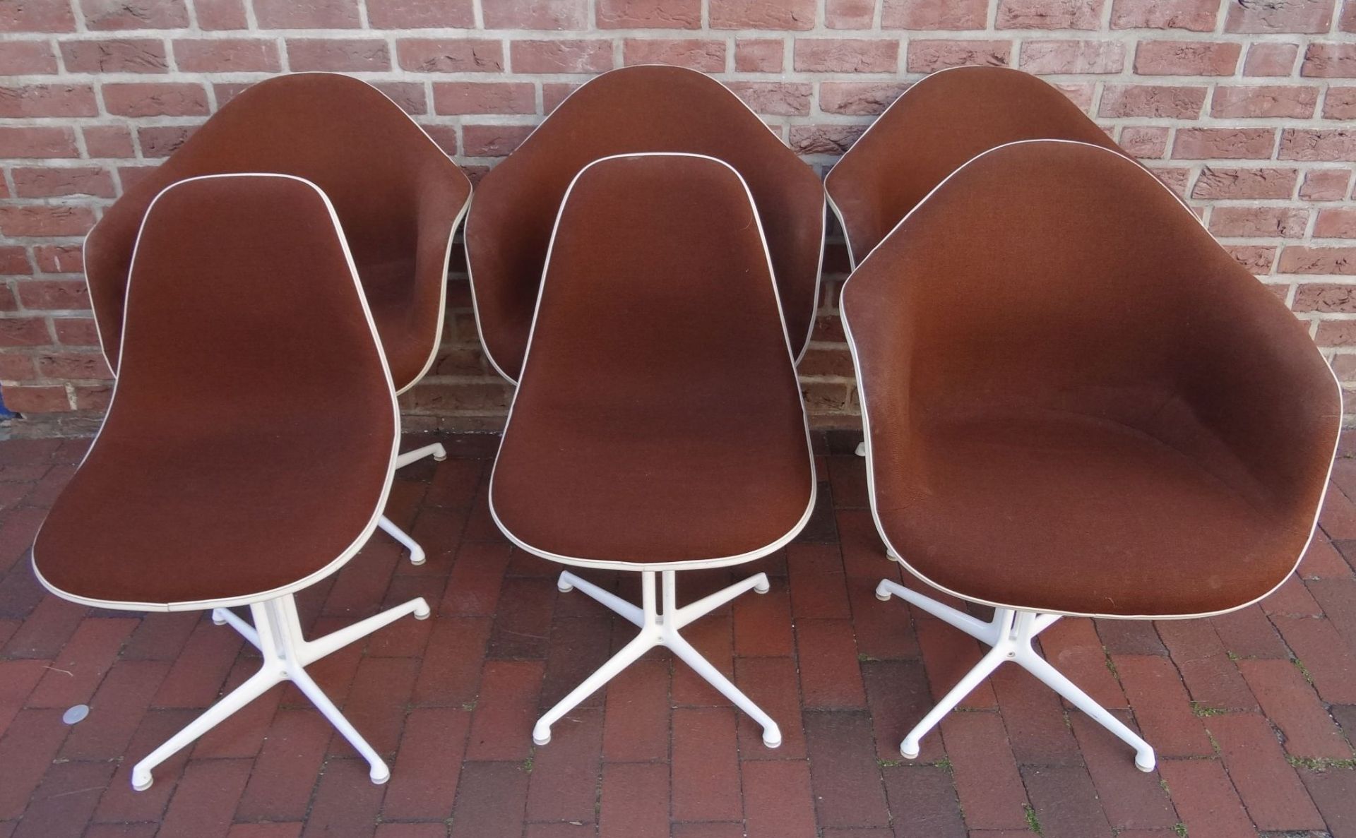 Charles & Ray Eames for Herman Miller (Fehlbaum production) Tischgruppe mit 6 Stühlen, davon 4x - Bild 9 aus 10