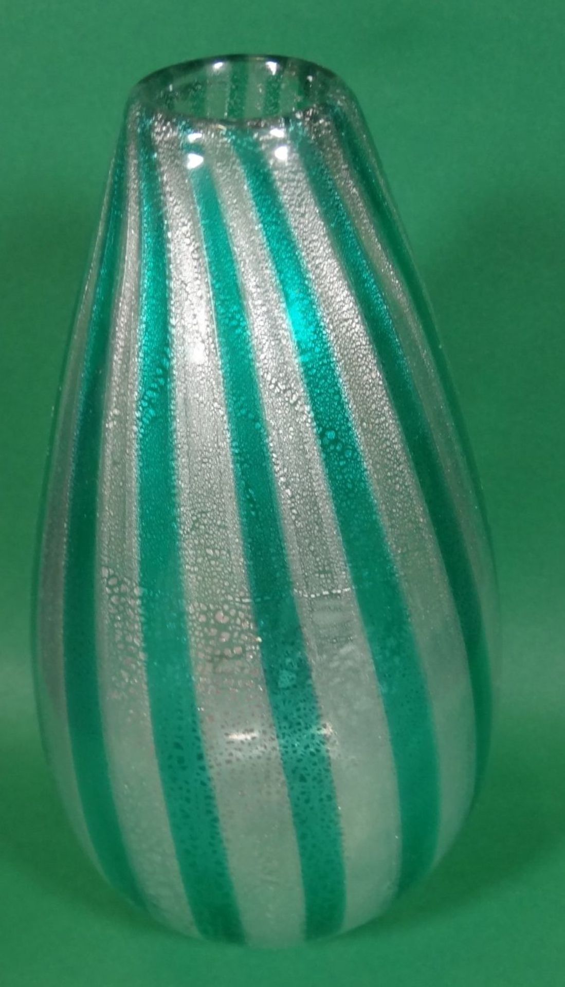 Kunstglasvase, grün gestreift, H-19 c - Bild 2 aus 6