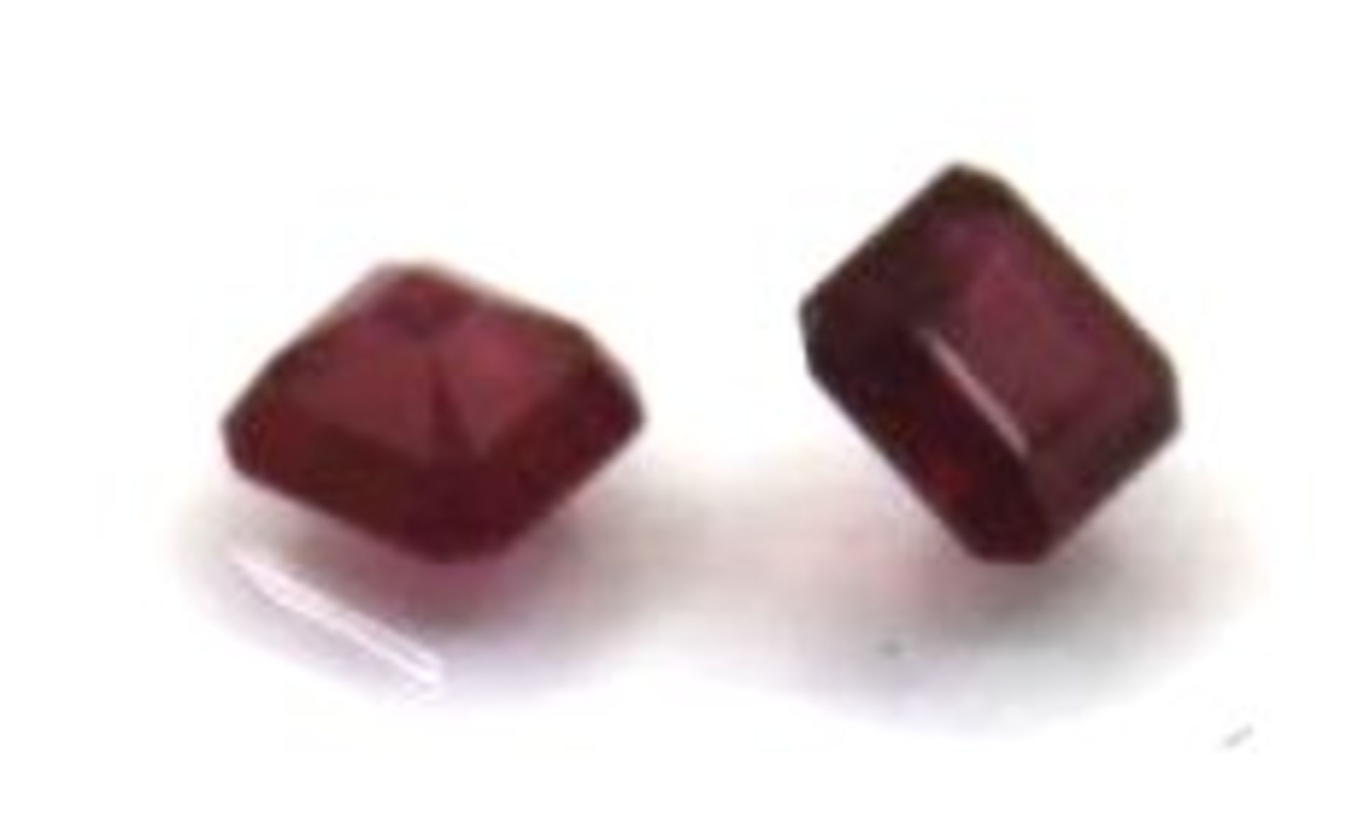 Paar natürliche Madagaskar-Rubine, ca. 5 x 5mm, 1,77ct.