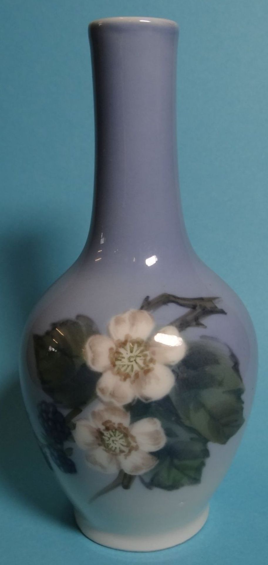 kl. Vase "Royal Copenhagen" floral bemalt, H-14 cm""""