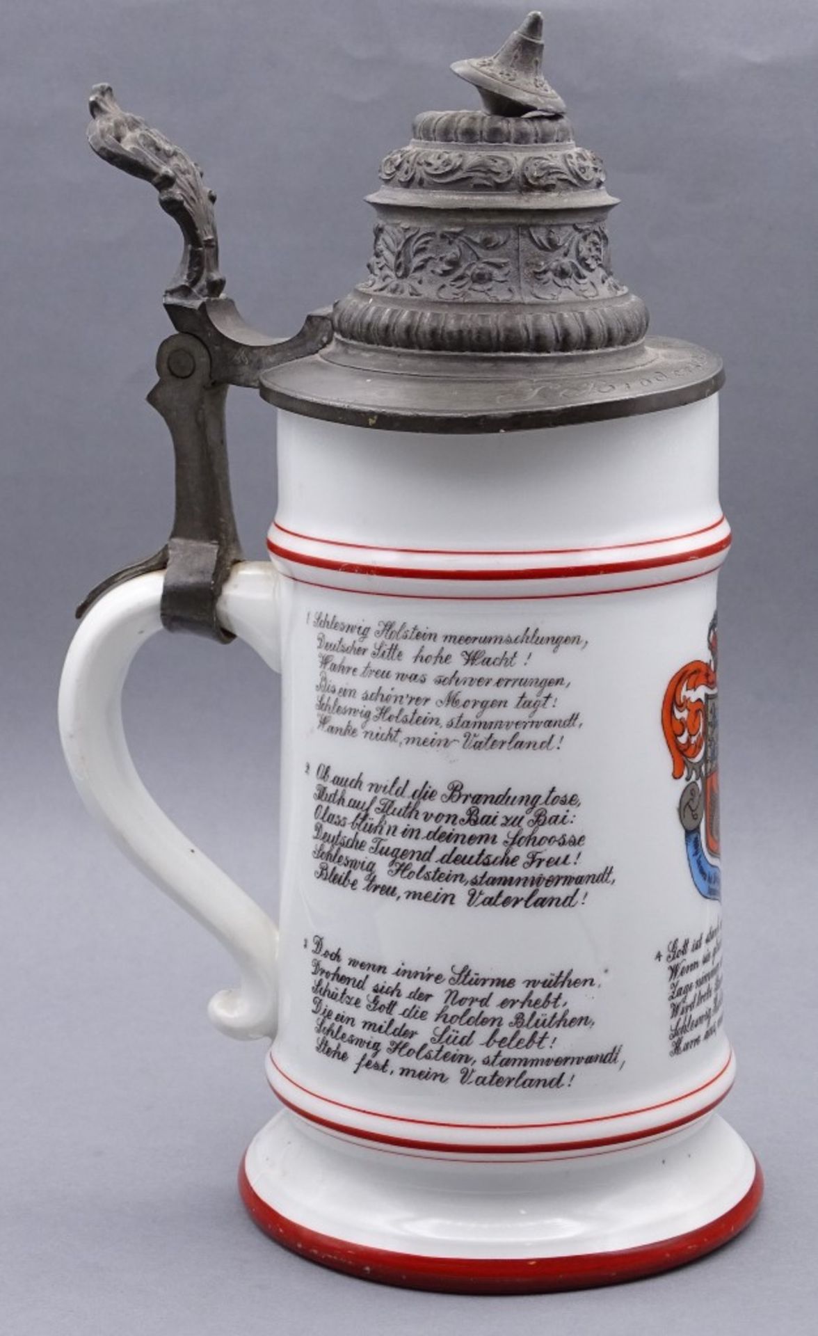 Porzellan Bierkrug mit Zinndeckel,datiert 1906,mit Schleswig Holstein Wappen und 7 Strophen,im Boden - Bild 3 aus 5