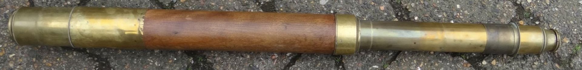 altes, grosses Messing-Fernrohr "G.Bradford" London, mit Holzgriff, L-68 cm,starke Alters-u. - Bild 3 aus 6