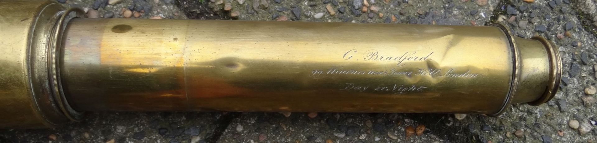 altes, grosses Messing-Fernrohr "G.Bradford" London, mit Holzgriff, L-68 cm,starke Alters-u. - Bild 5 aus 6
