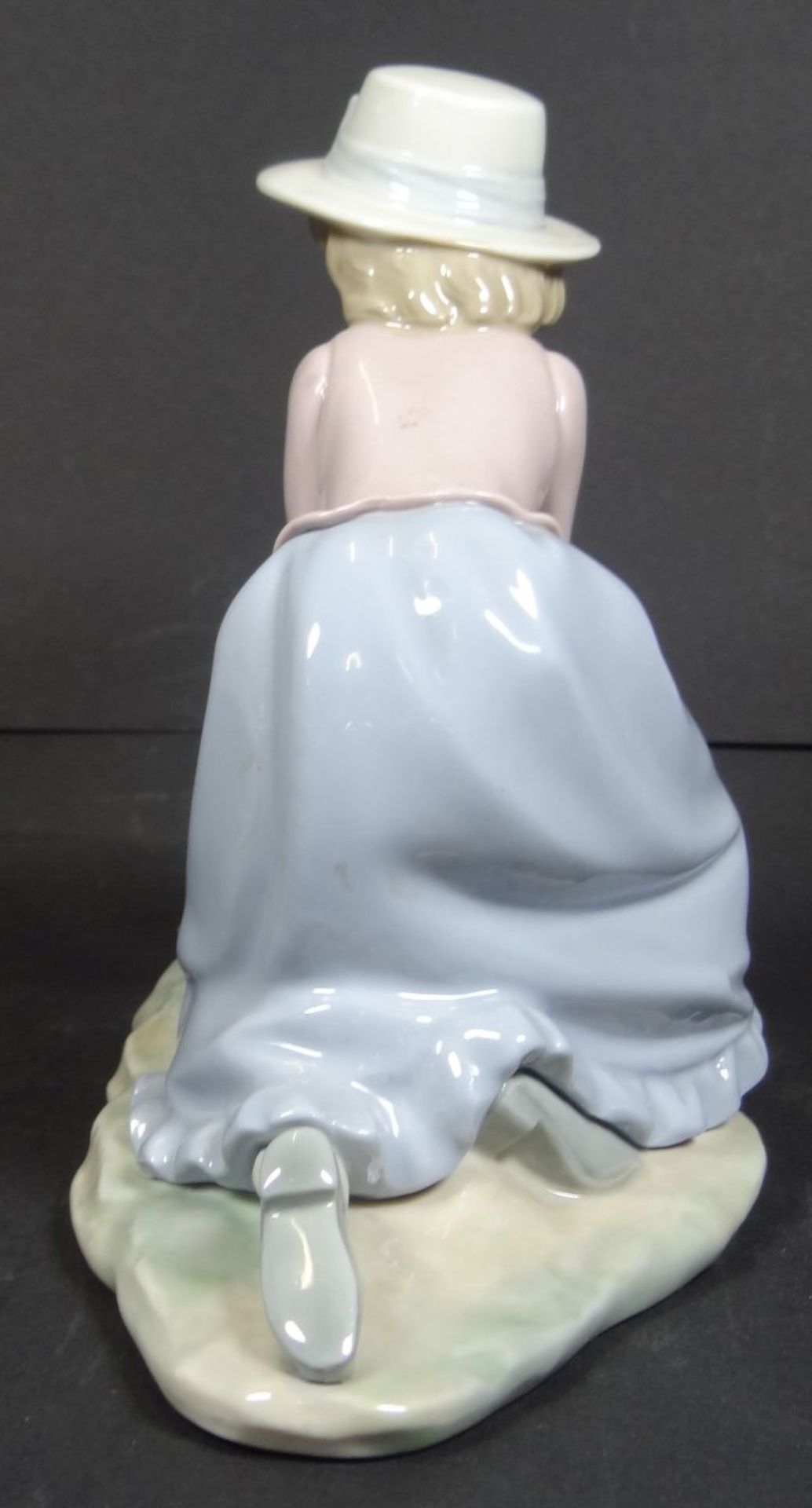 Porzellanfigur "Junges Mädchen mit Taube" NAO -Lladro Spain, H-15 cm, L-19 c - Image 3 of 7