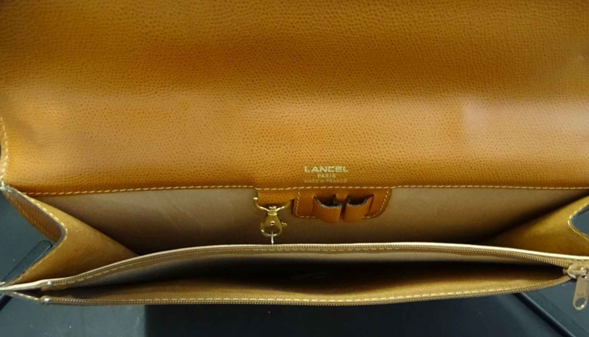 Leder-Handtasche "Lancel"gut erhalten mit Lagerungsschäde - Bild 4 aus 8