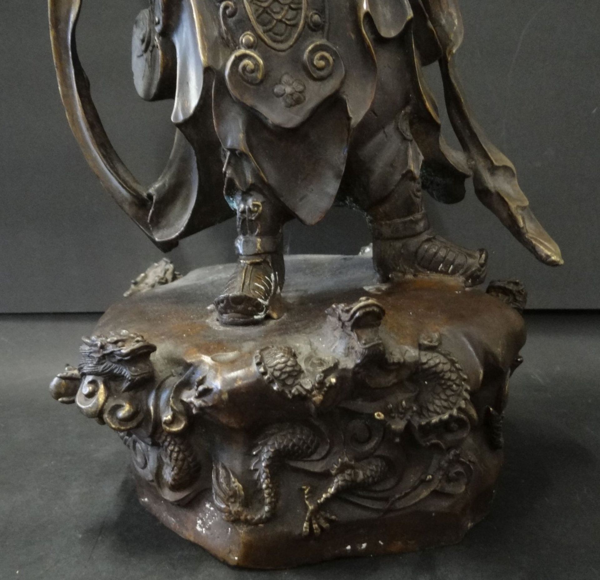 Bronze-Figur eines Adligen, China, Hohlbronze gefüllt, H-43 c"""" - Bild 4 aus 8