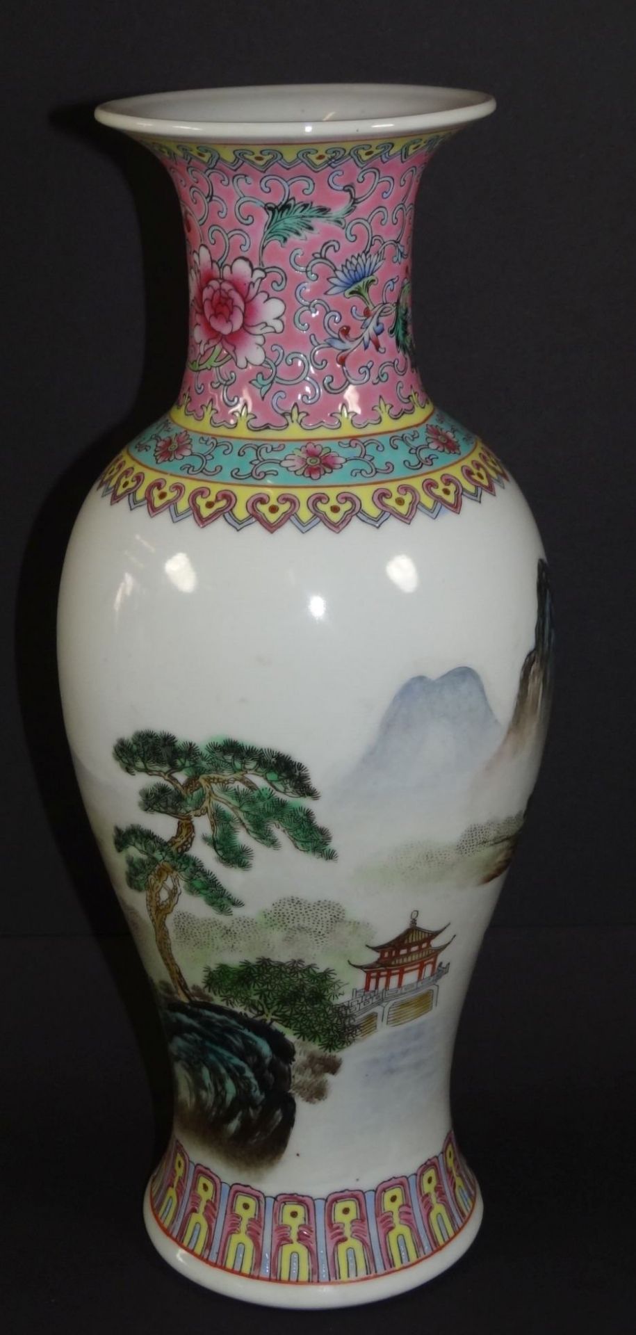 gr. China-Vase, Landschaftsmalerei, rote Marke in Boden, H-30 cm