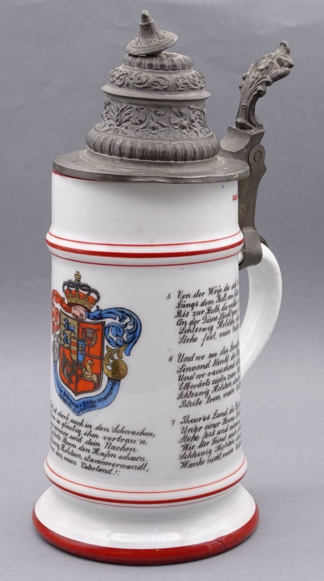 Porzellan Bierkrug mit Zinndeckel,datiert 1906,mit Schleswig Holstein Wappen und 7 Strophen,im Boden