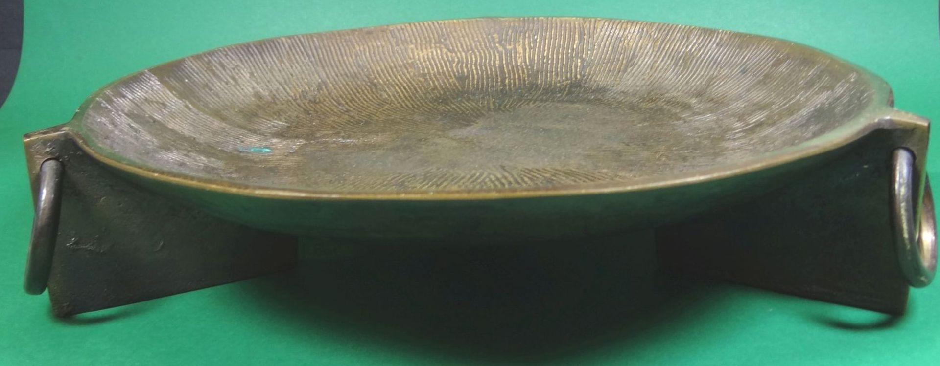 schwere massive Bronze-Schale auf drei Beinen, mit Ringe, H-6,5 cm, D-28 cm"""" - Bild 3 aus 5