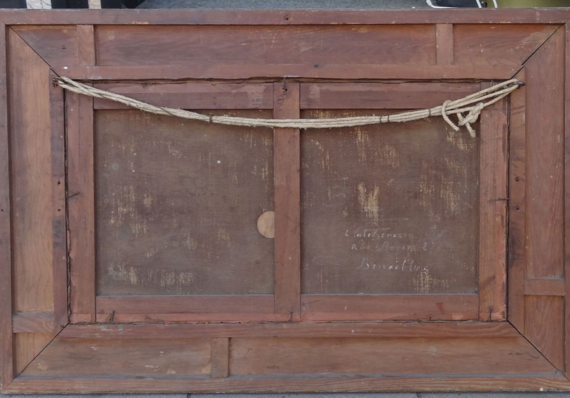 unleserl. signiert "Boote am Ufer", Öl/Leinen, ein kl. Loch, verso betitelt, breit gerahmt, RG 58x87 - Bild 6 aus 7