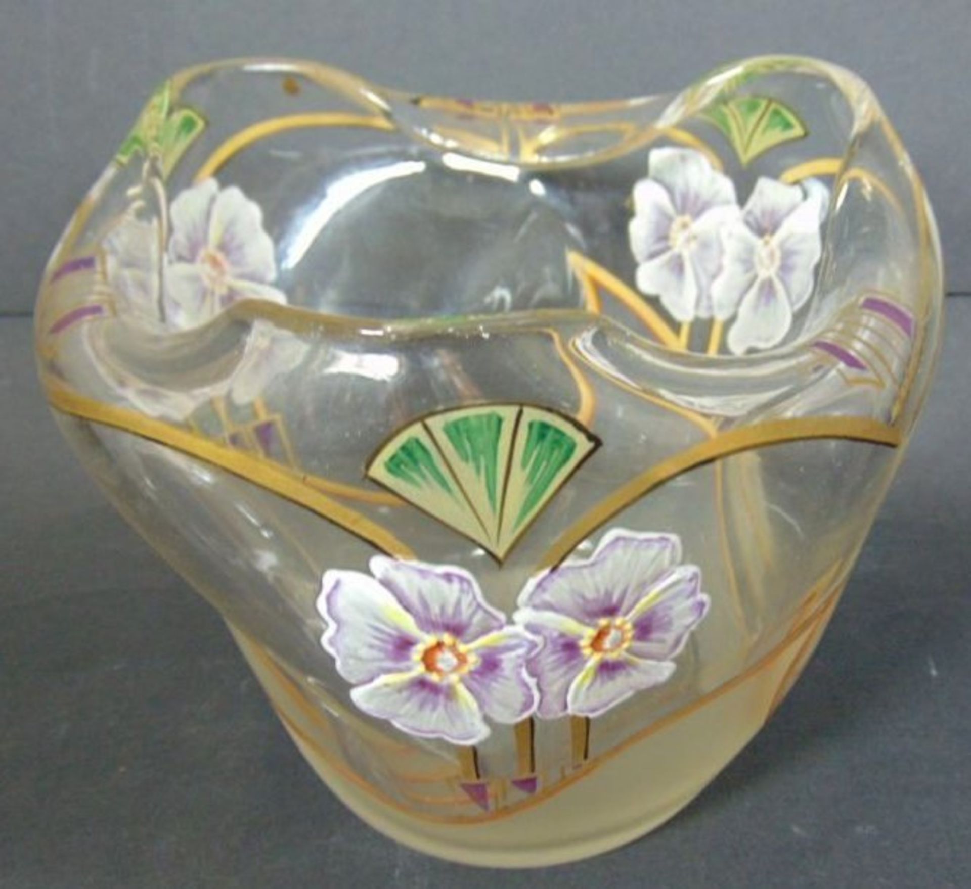 Jugendstil-Vase mit Emaille Blumenmalerei, dreifach gedrückt, H-11 cm, D-12 c - Bild 2 aus 5