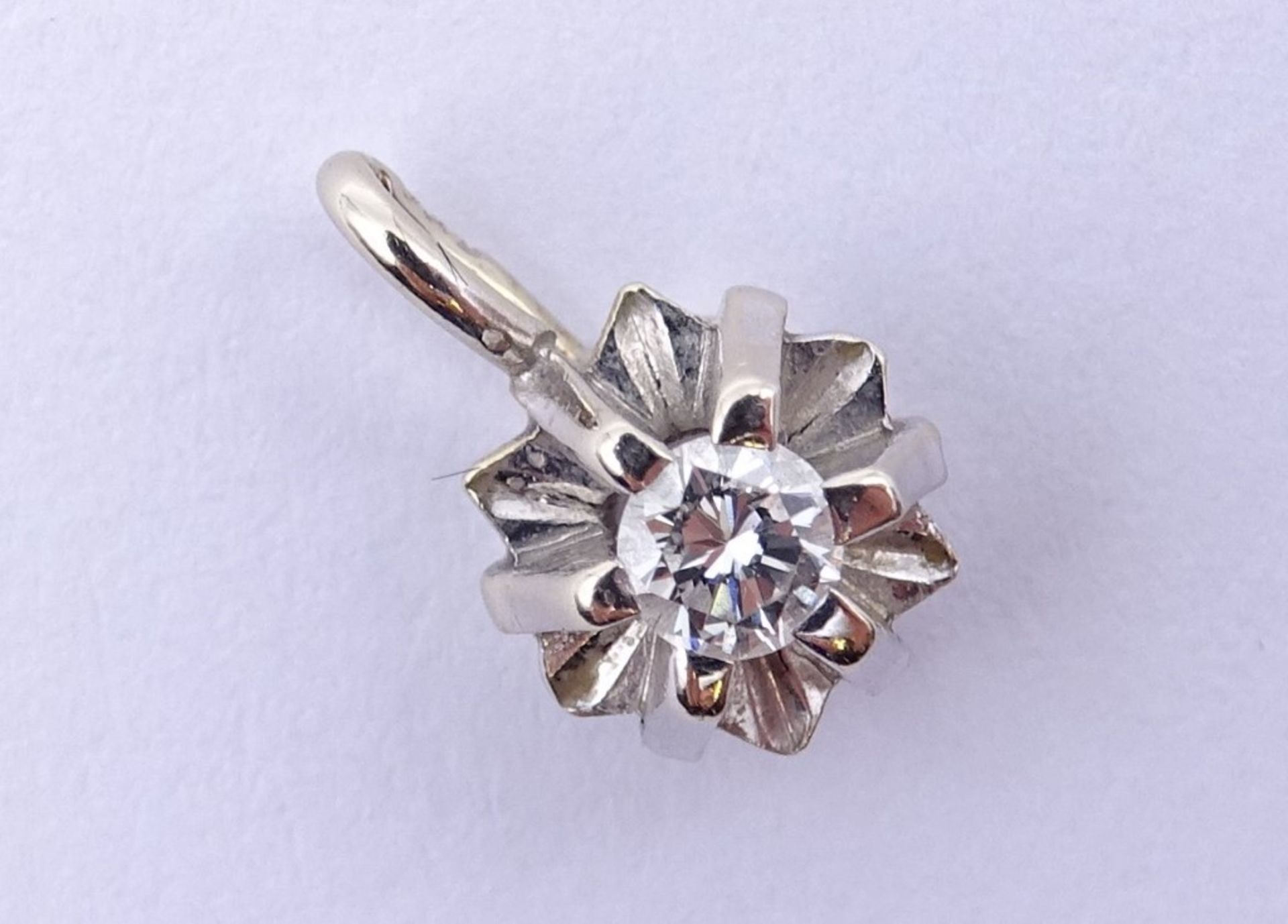 Weissgold Anhänger in 585/000,Brillant von 0,06ct,L-10mm, 0,66gr""""