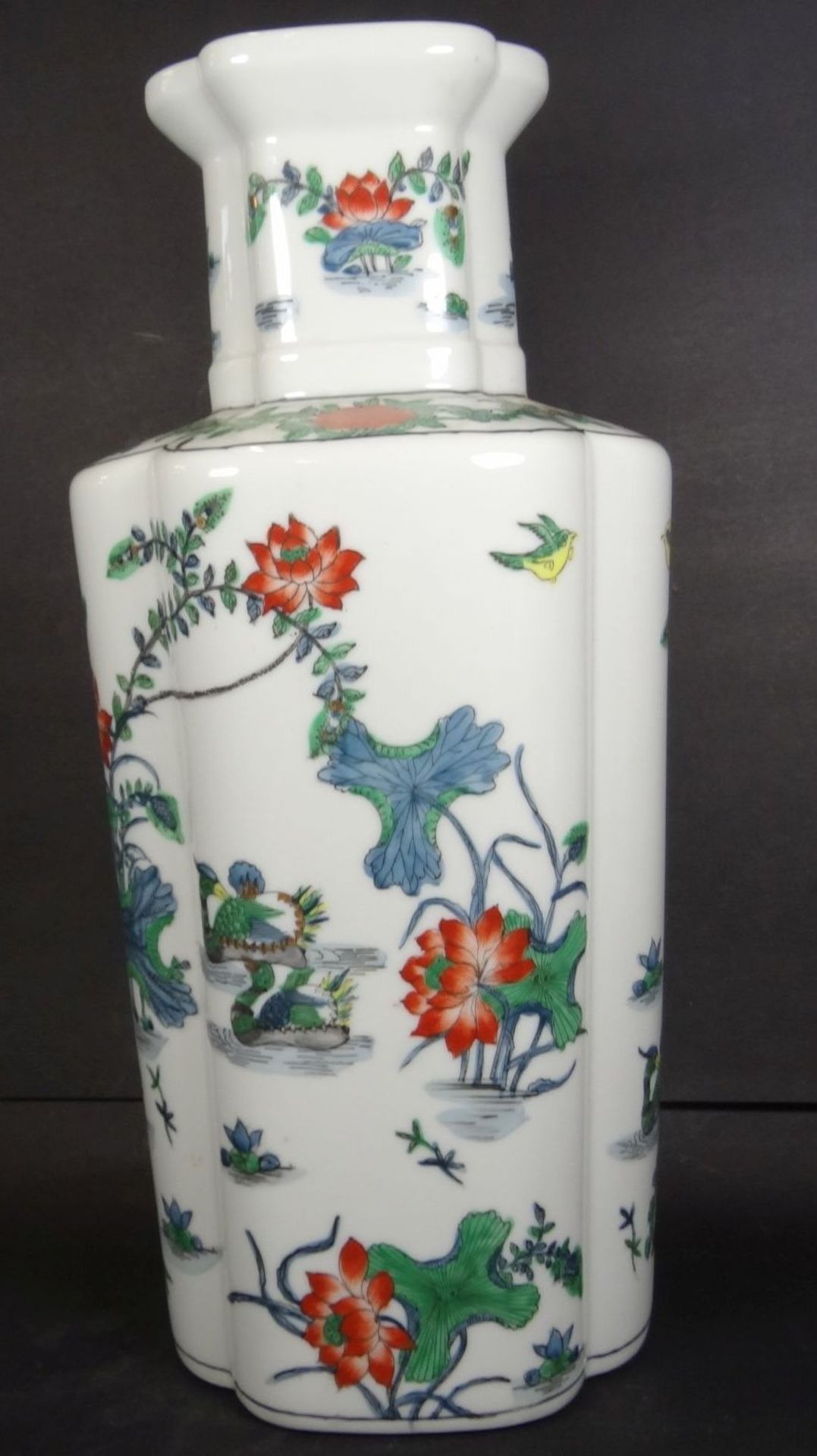 gr. China-Vase, umlaufend bemalt, chines. gemarkt, H-34 cm""""