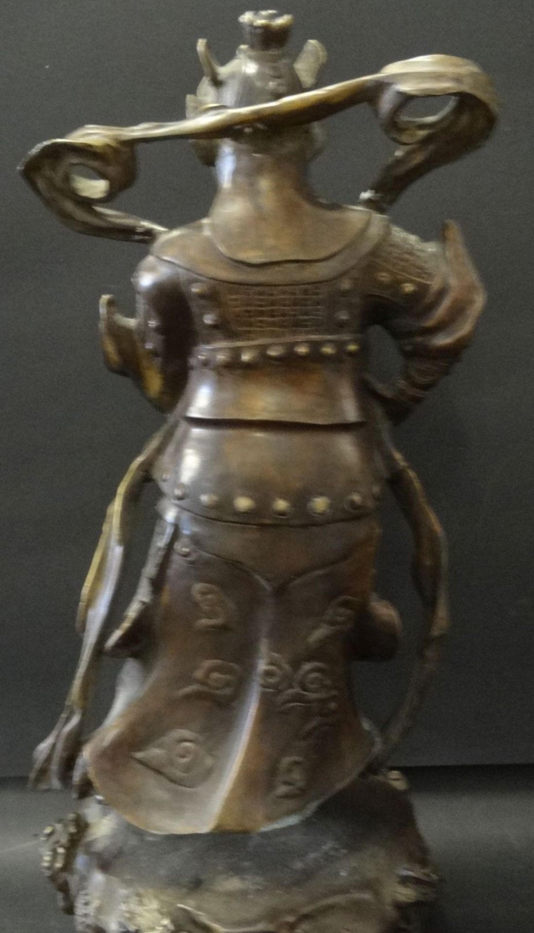 Bronze-Figur eines Adligen, China, Hohlbronze gefüllt, H-43 c"""" - Bild 6 aus 8