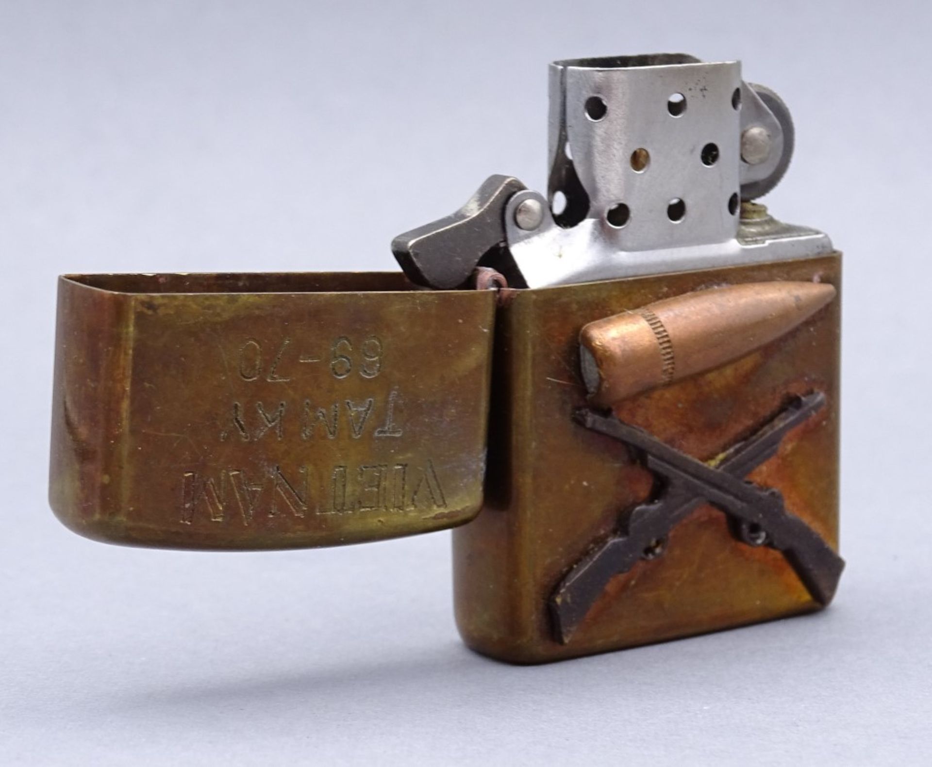 "Zippo" Feuerzeug mit Gravur Vietnam Tamky 69-70",mit aufgelegter Patone und Gewehre"""" - Bild 5 aus 5