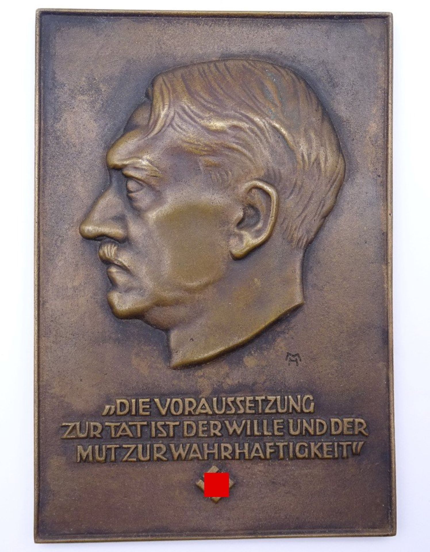 Adolf Hitler Bronzeplakette "Die Voraussetzung zur Tat ist der Wille und der Mut zur Wahrhaftigkeit" - Bild 2 aus 4