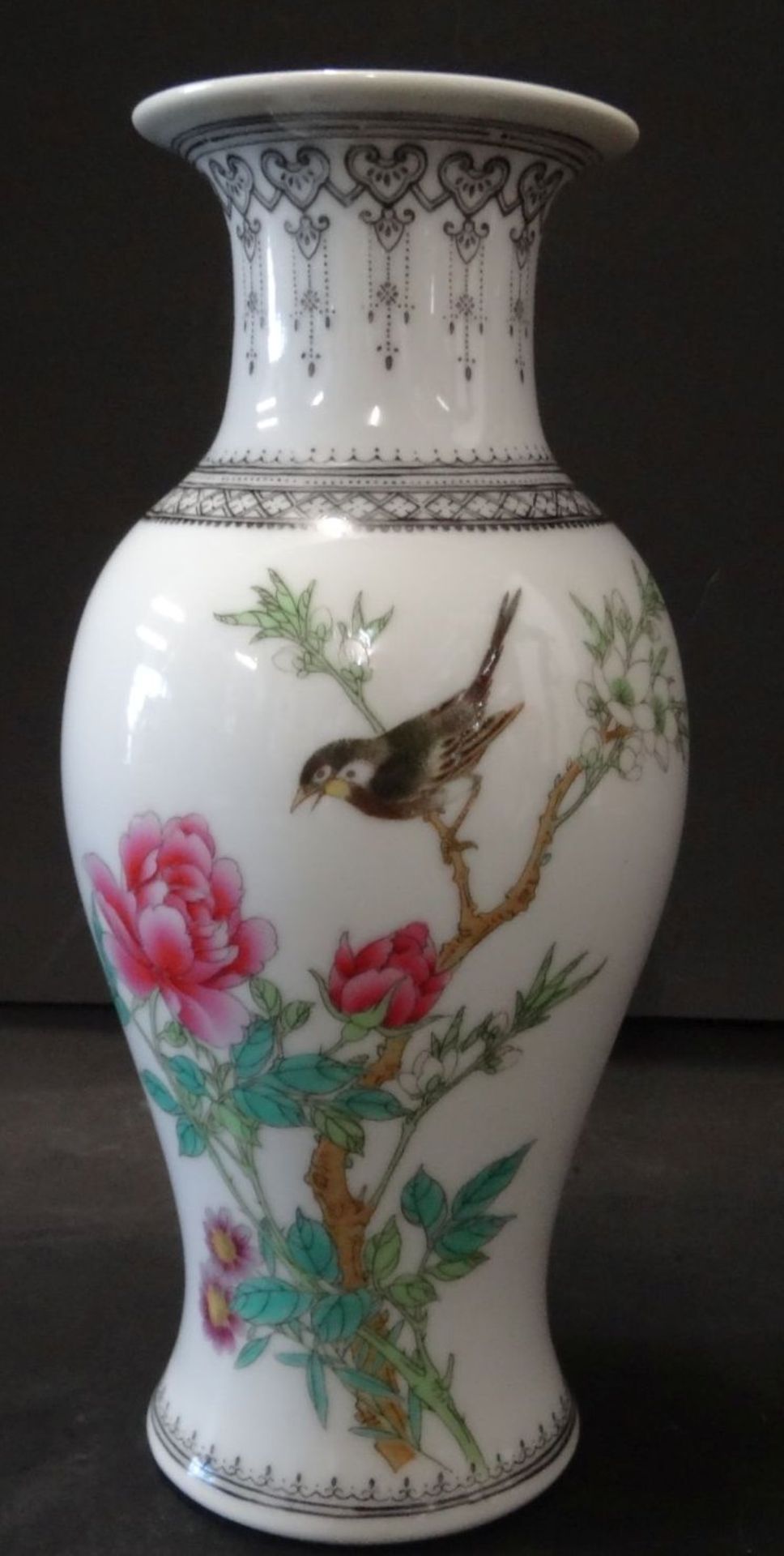 kl. China-Vase, gemarkt, Vogel auf Ast, H-21 cm""""