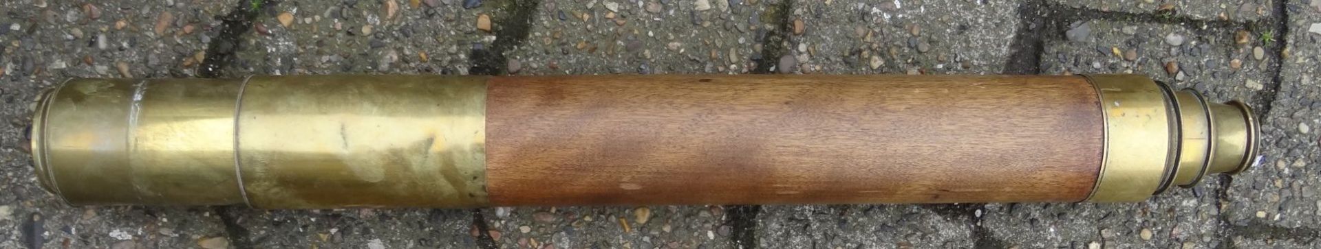 altes, grosses Messing-Fernrohr "G.Bradford" London, mit Holzgriff, L-68 cm,starke Alters-u.