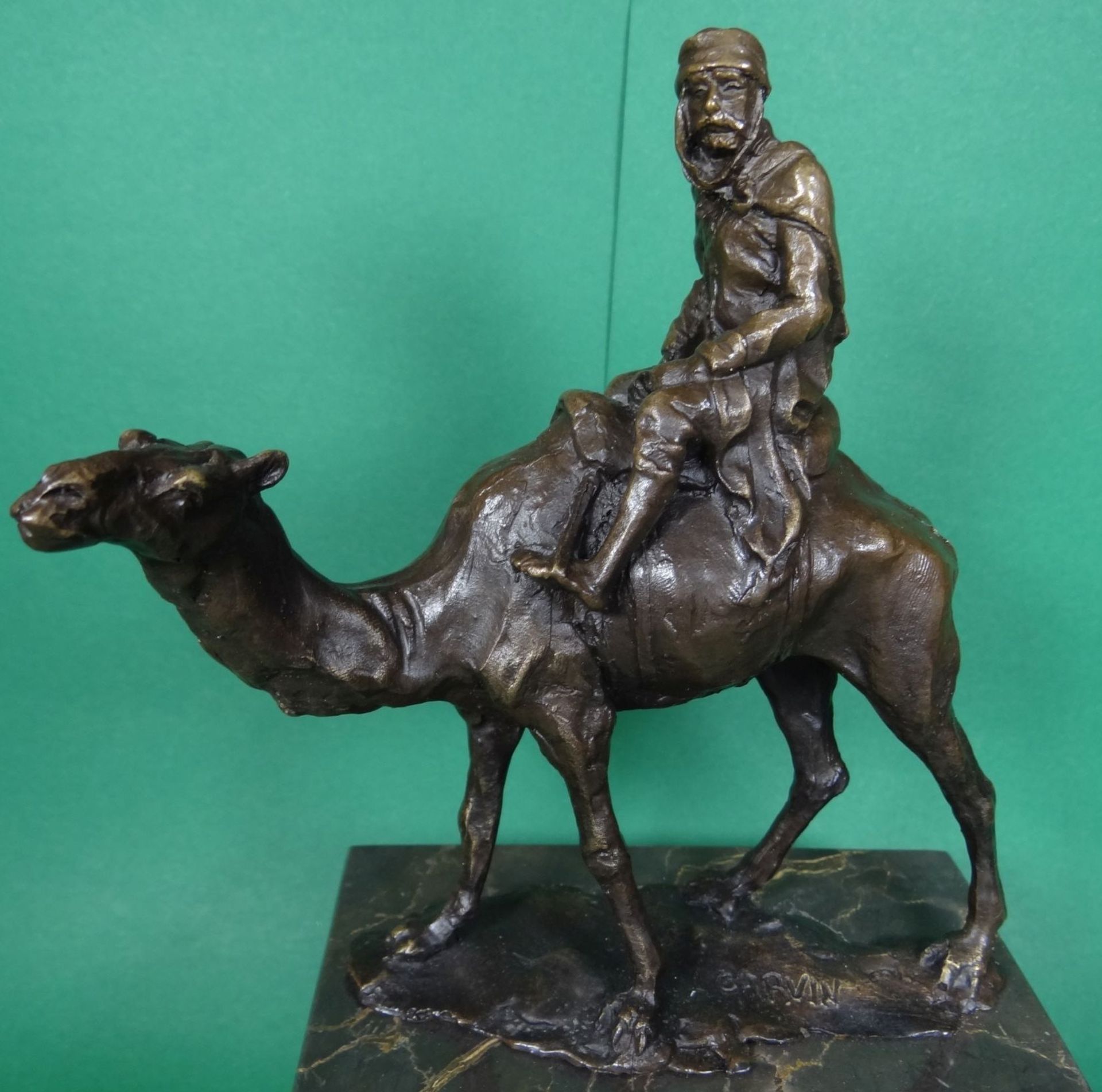 Louis-Albert CARVIN (1875-1951) "Kamelreiter" Bronze auf Marmorsockel, signiert, H-21 - Image 2 of 7