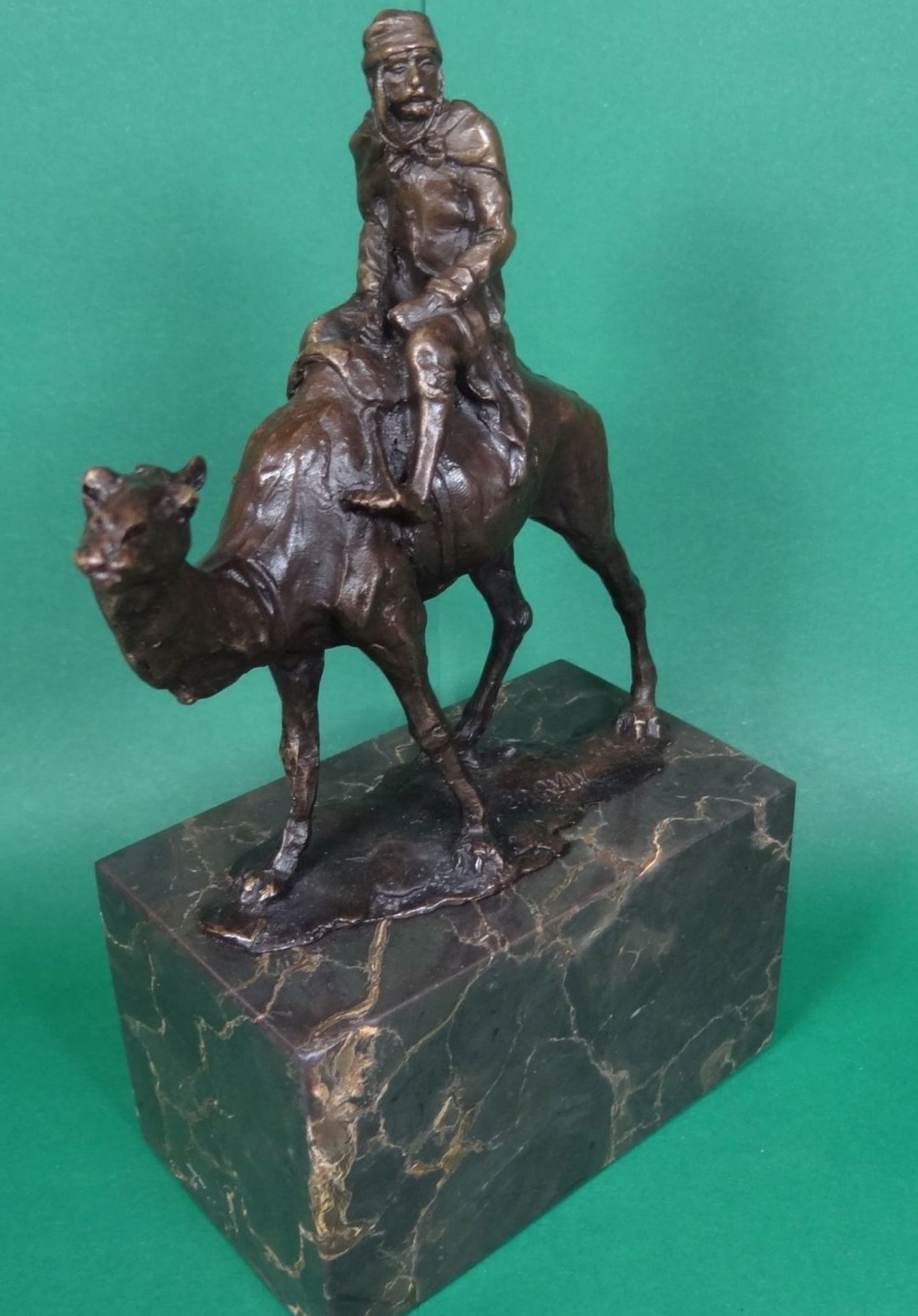 Louis-Albert CARVIN (1875-1951) "Kamelreiter" Bronze auf Marmorsockel, signiert, H-21 - Image 4 of 7